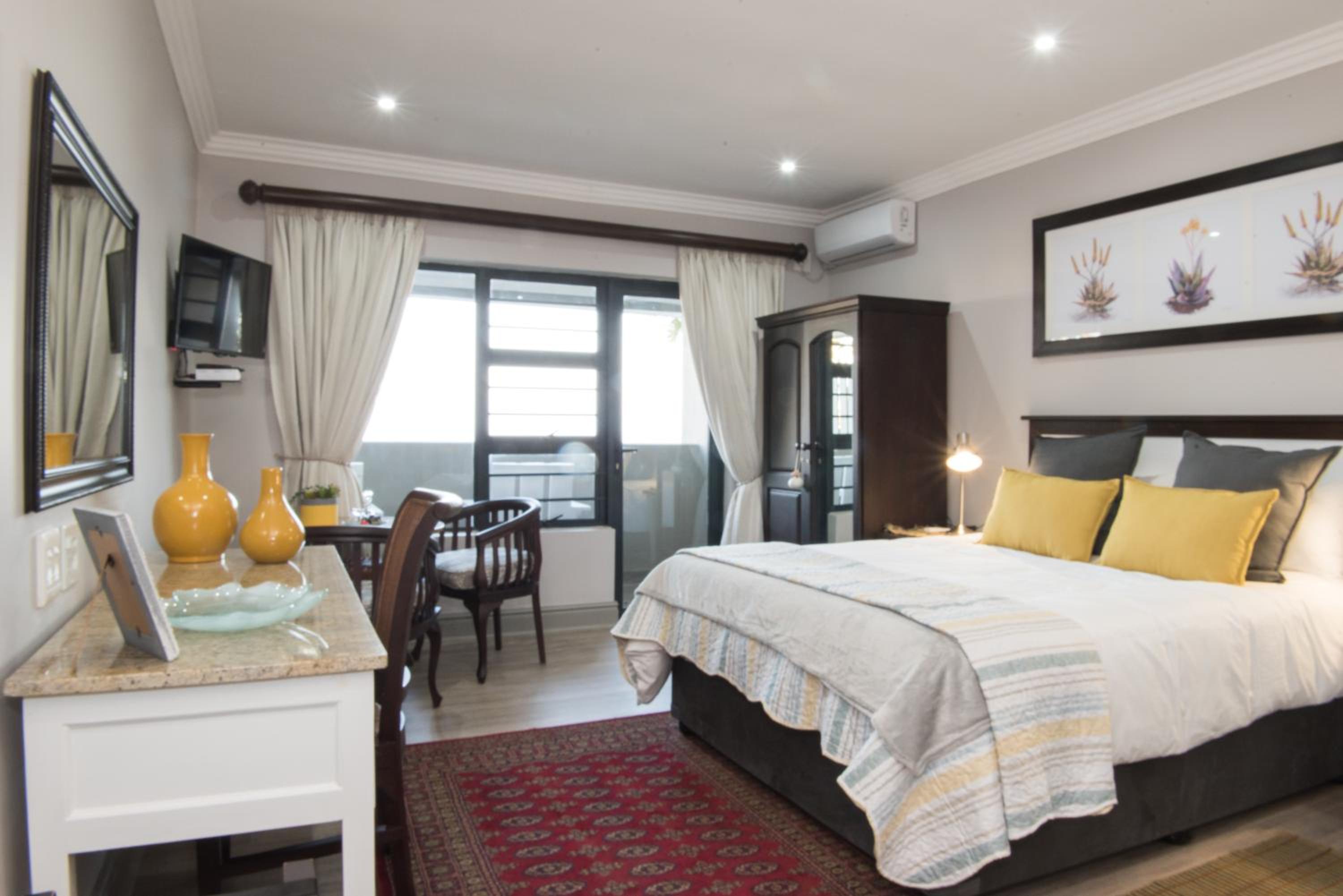 Luxury Suite - Photo 5