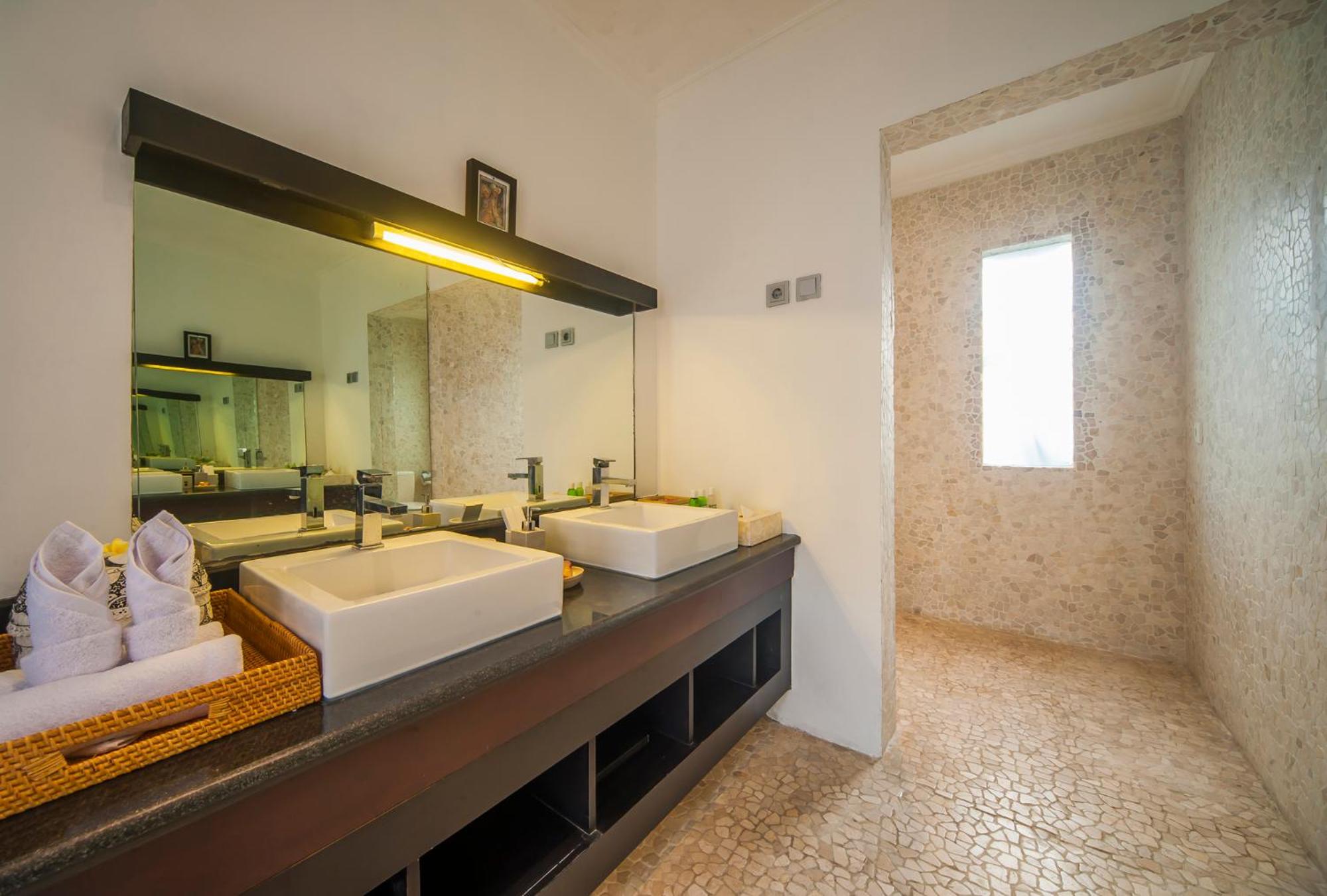 Three-Bedroom Villa - Photo 22