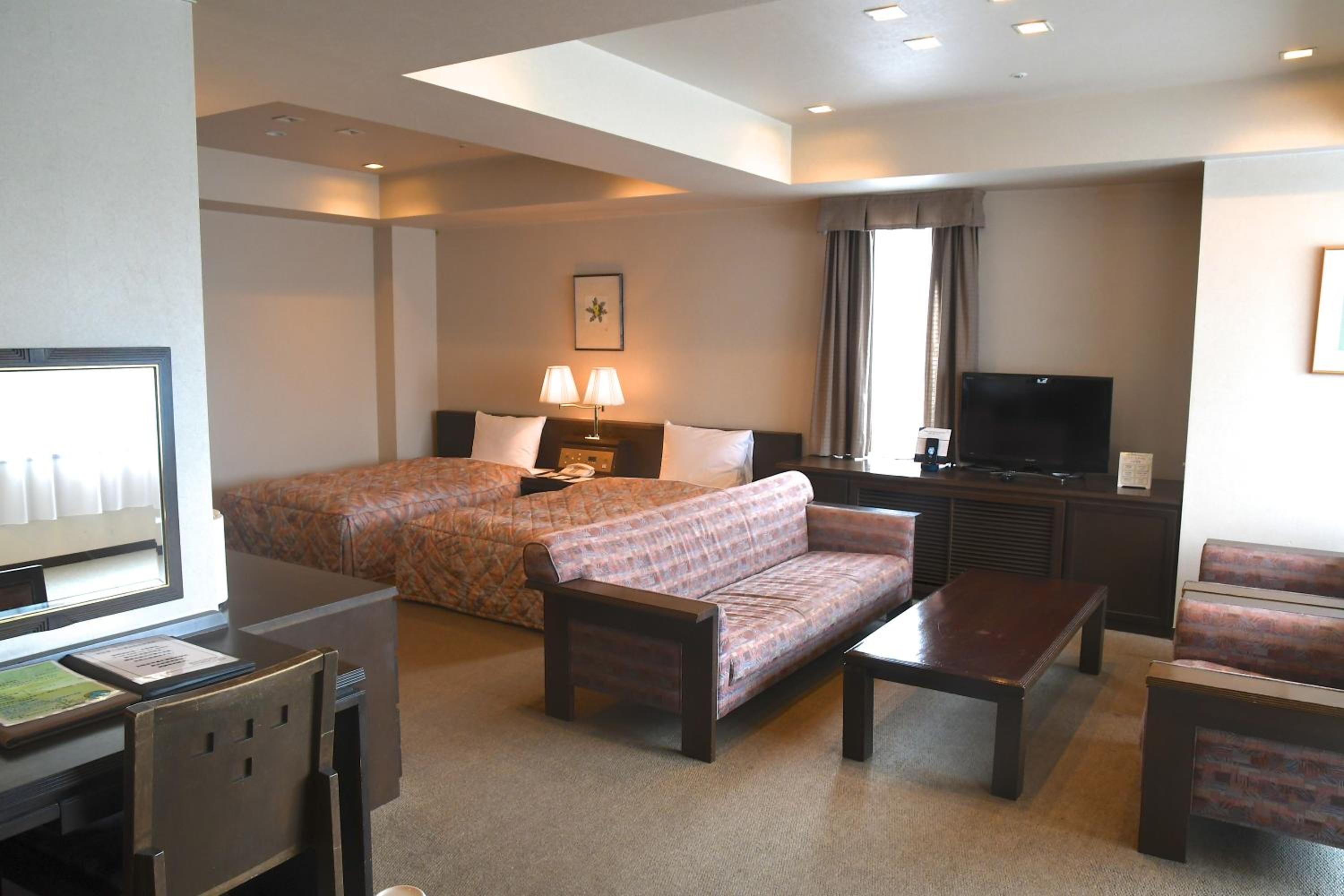 Two-Bedroom Suite - Photo 4