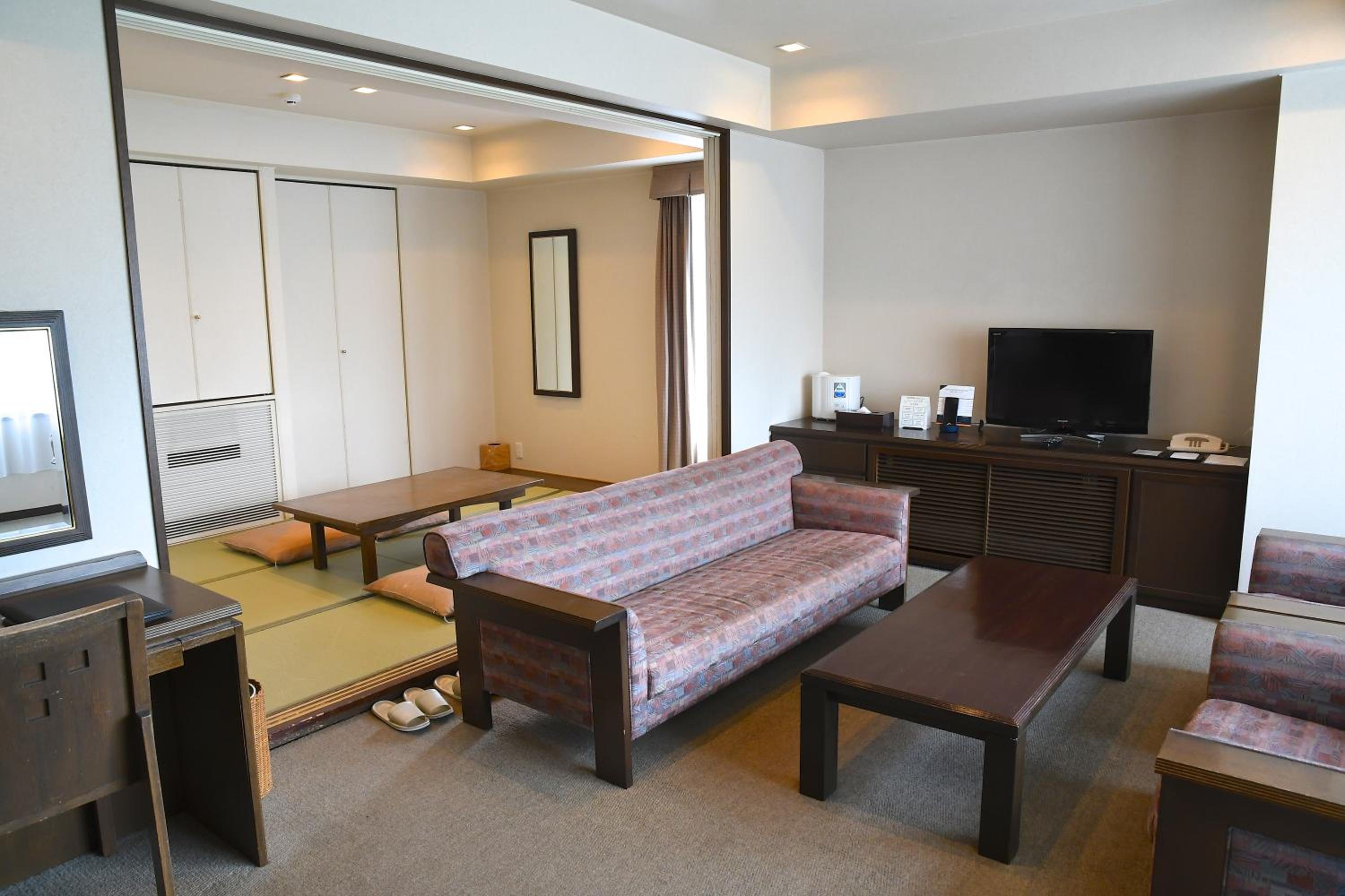 Room with Tatami Area - Photo 4