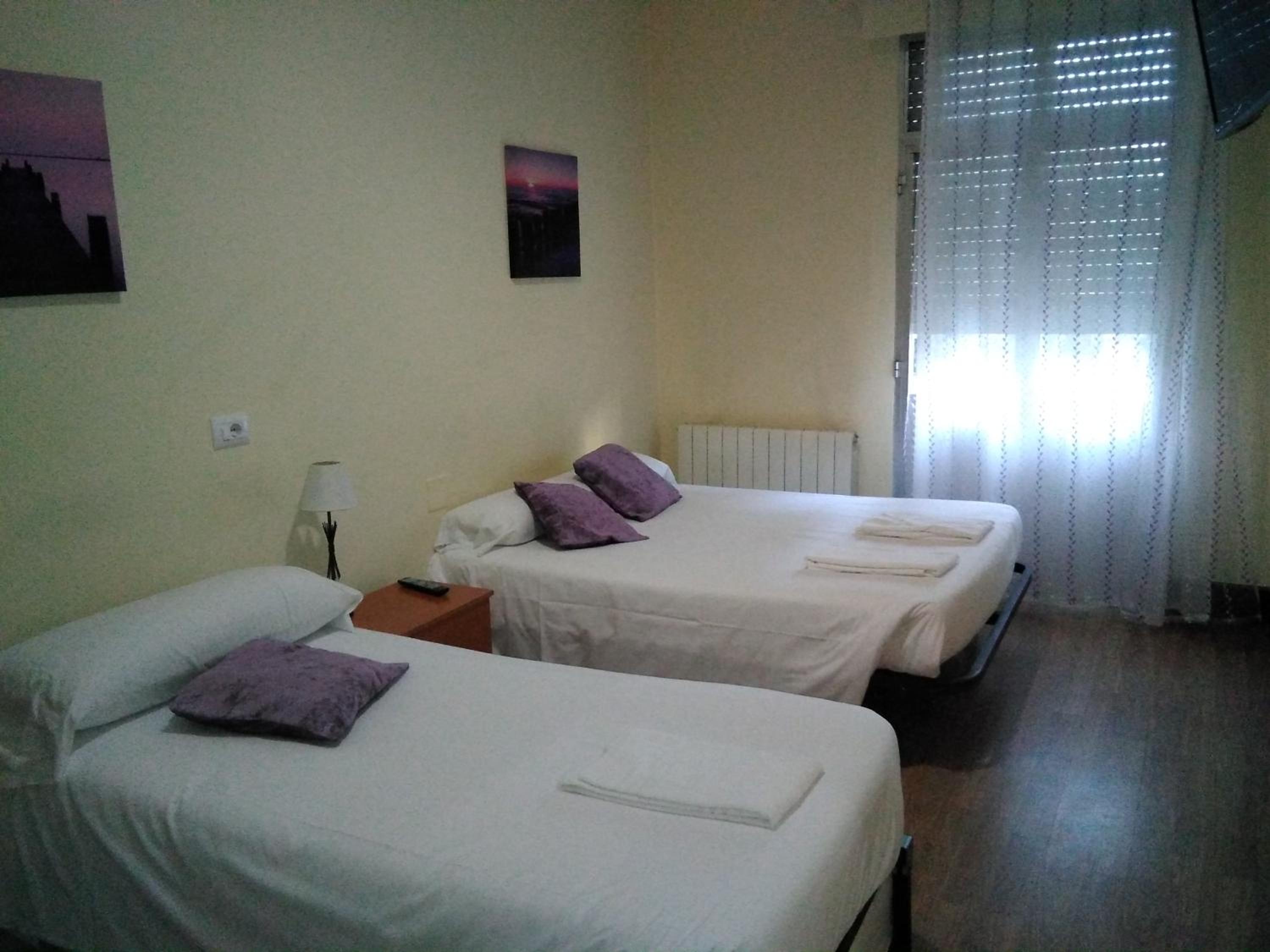 Twin Room - Photo 1