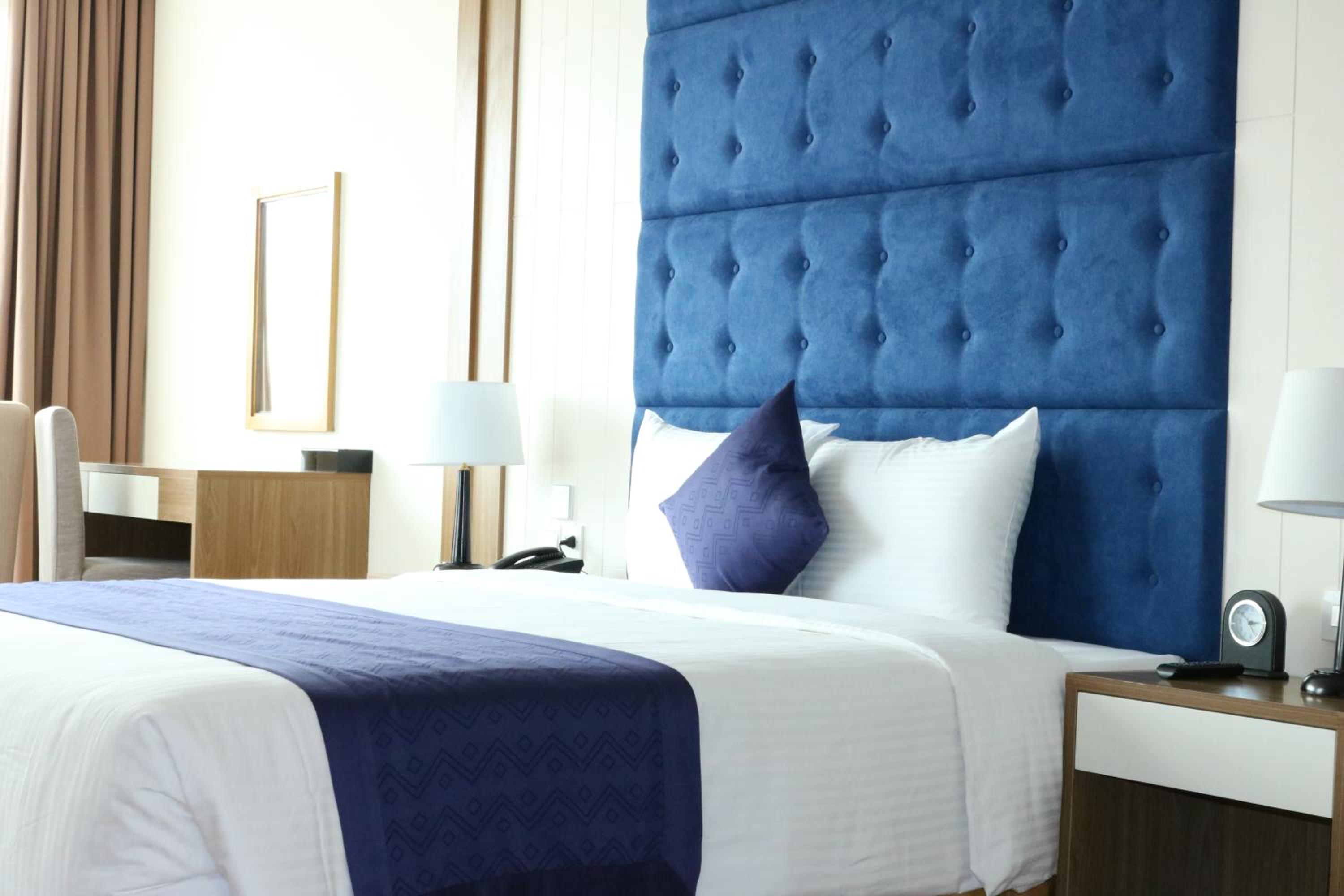 Deluxe King Room - Photo 3