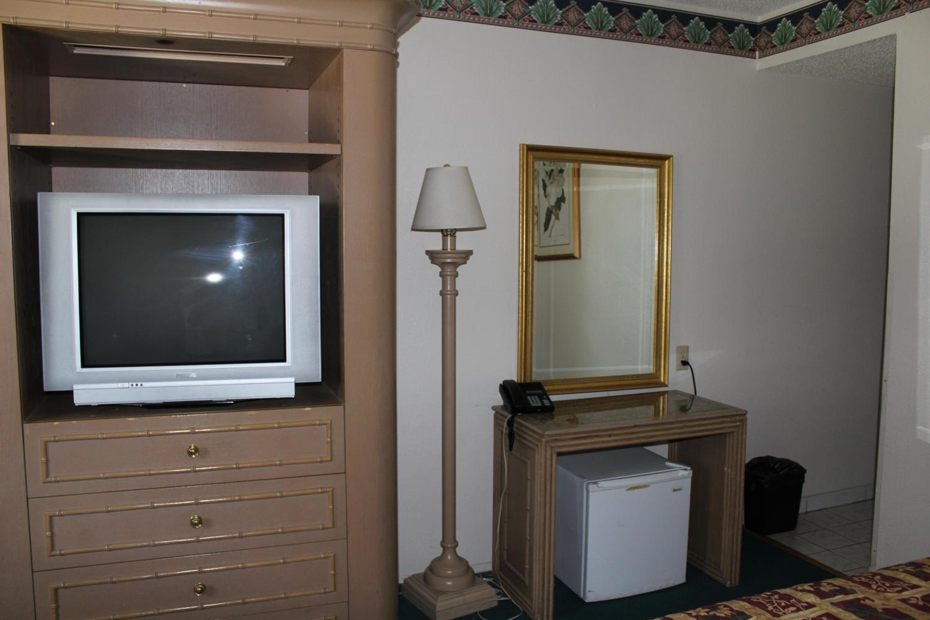 Queen Room photo 2