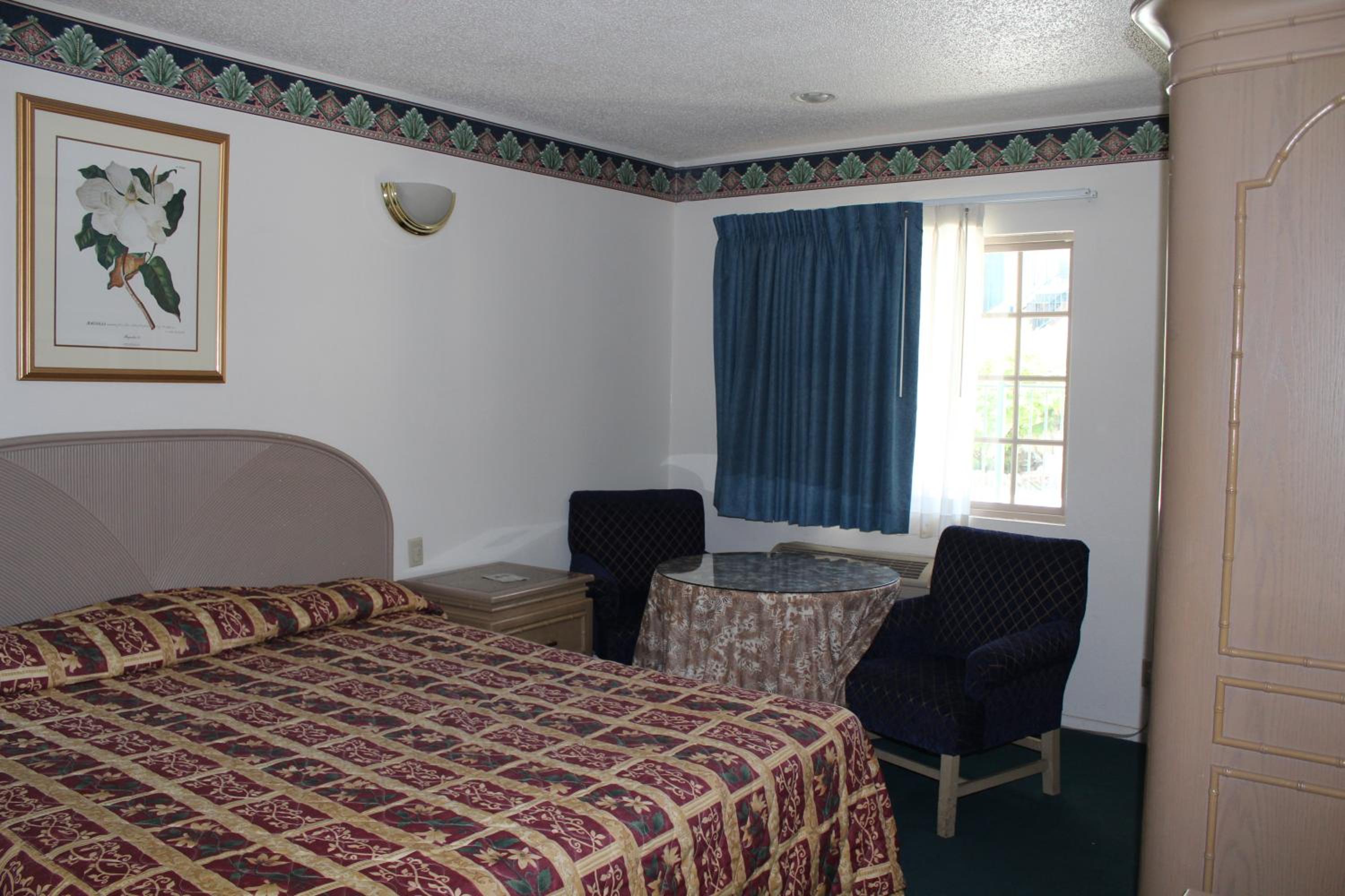 Queen Room photo 3