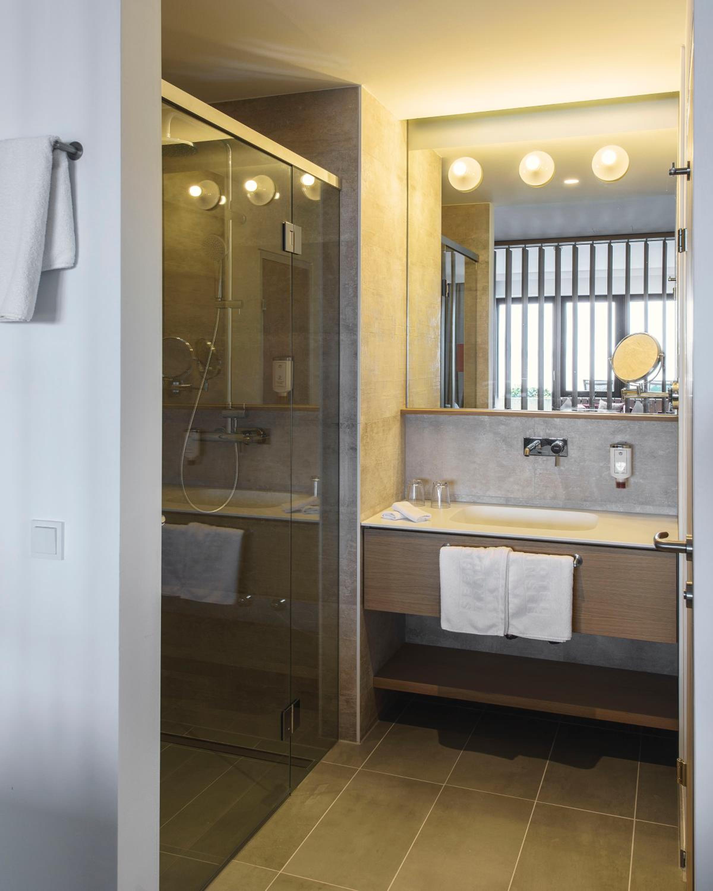 Standard Suite - Photo 3