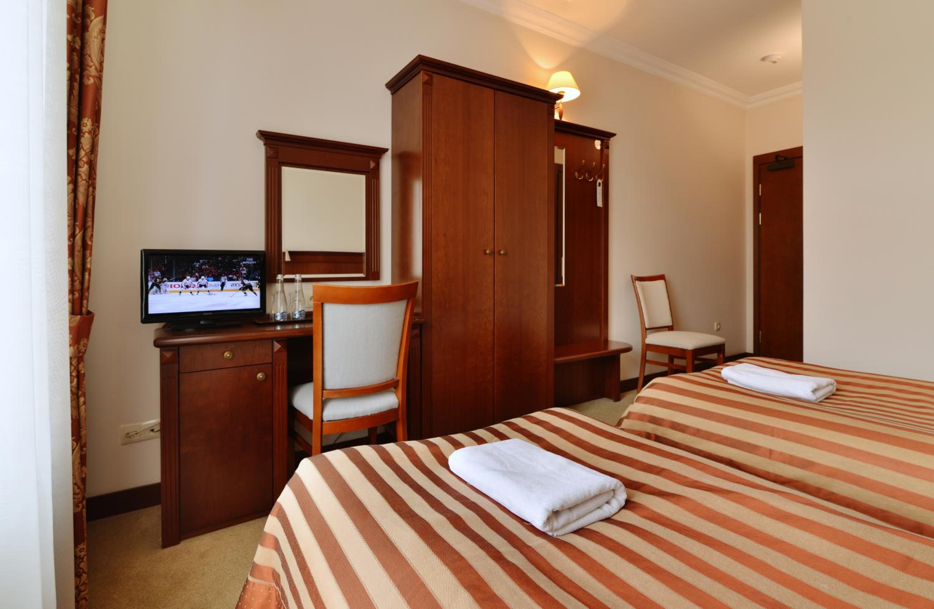 Standard Twin Room - Photo 2