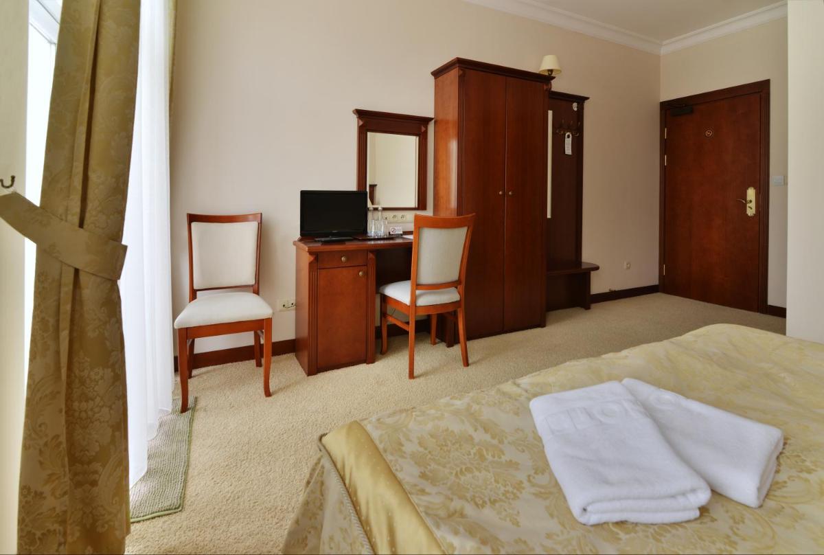 Deluxe Double Room with Balcony - Photo 1