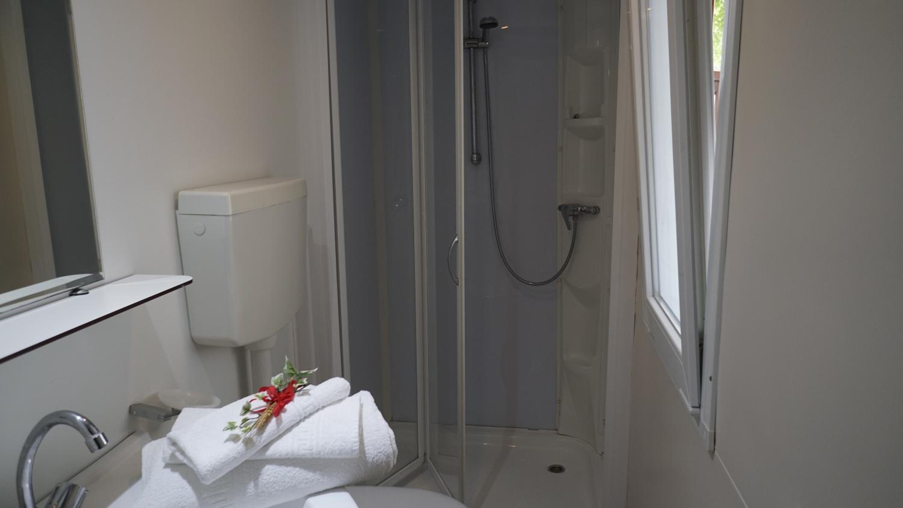 Mobile Home with 2 bedrooms photo 1