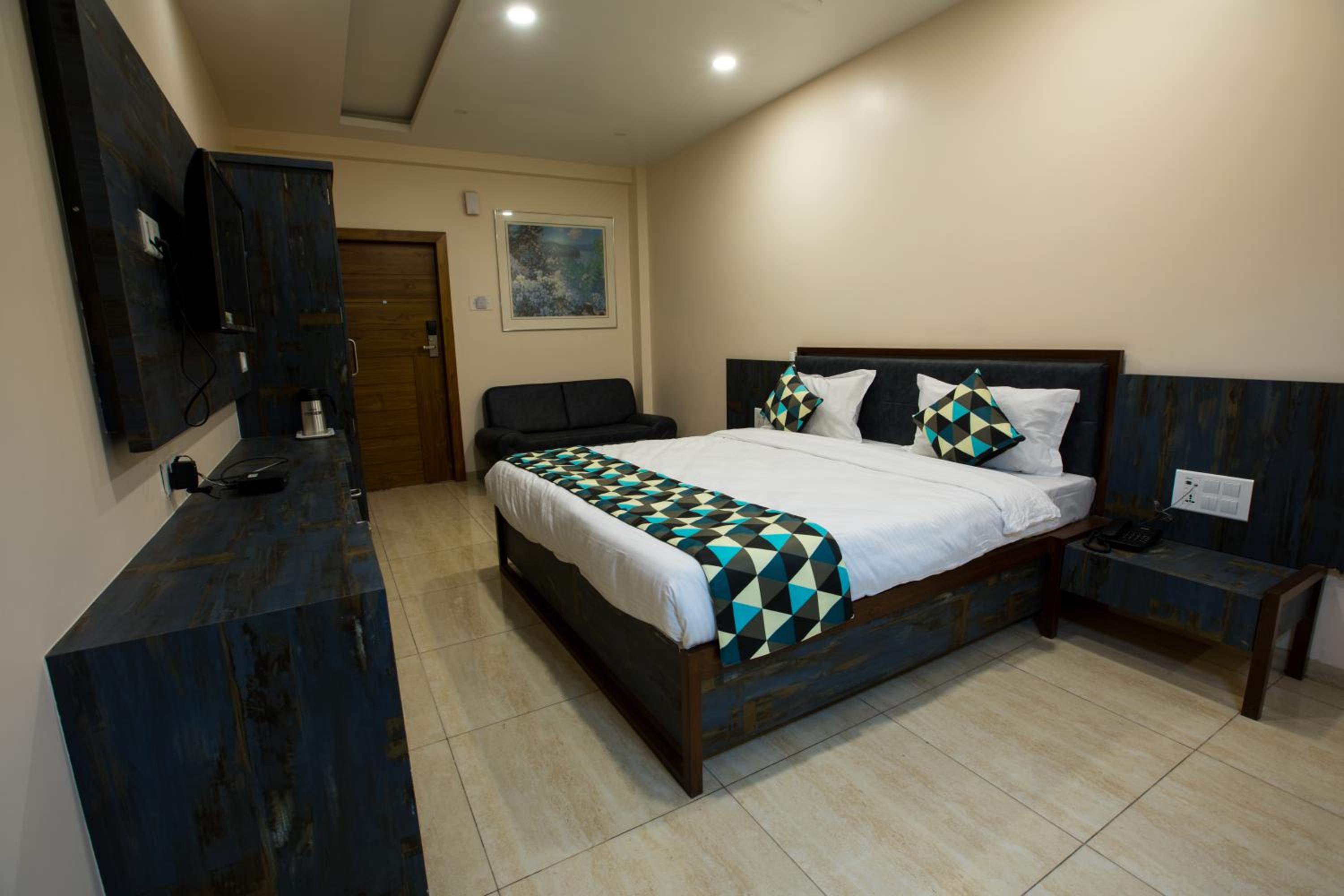 Deluxe Room - Photo 3