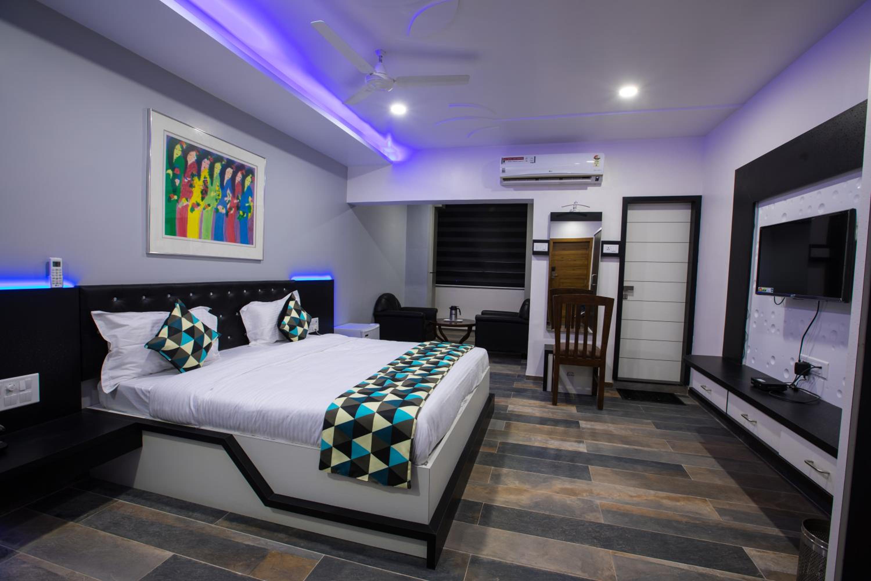 Suite - Photo 2