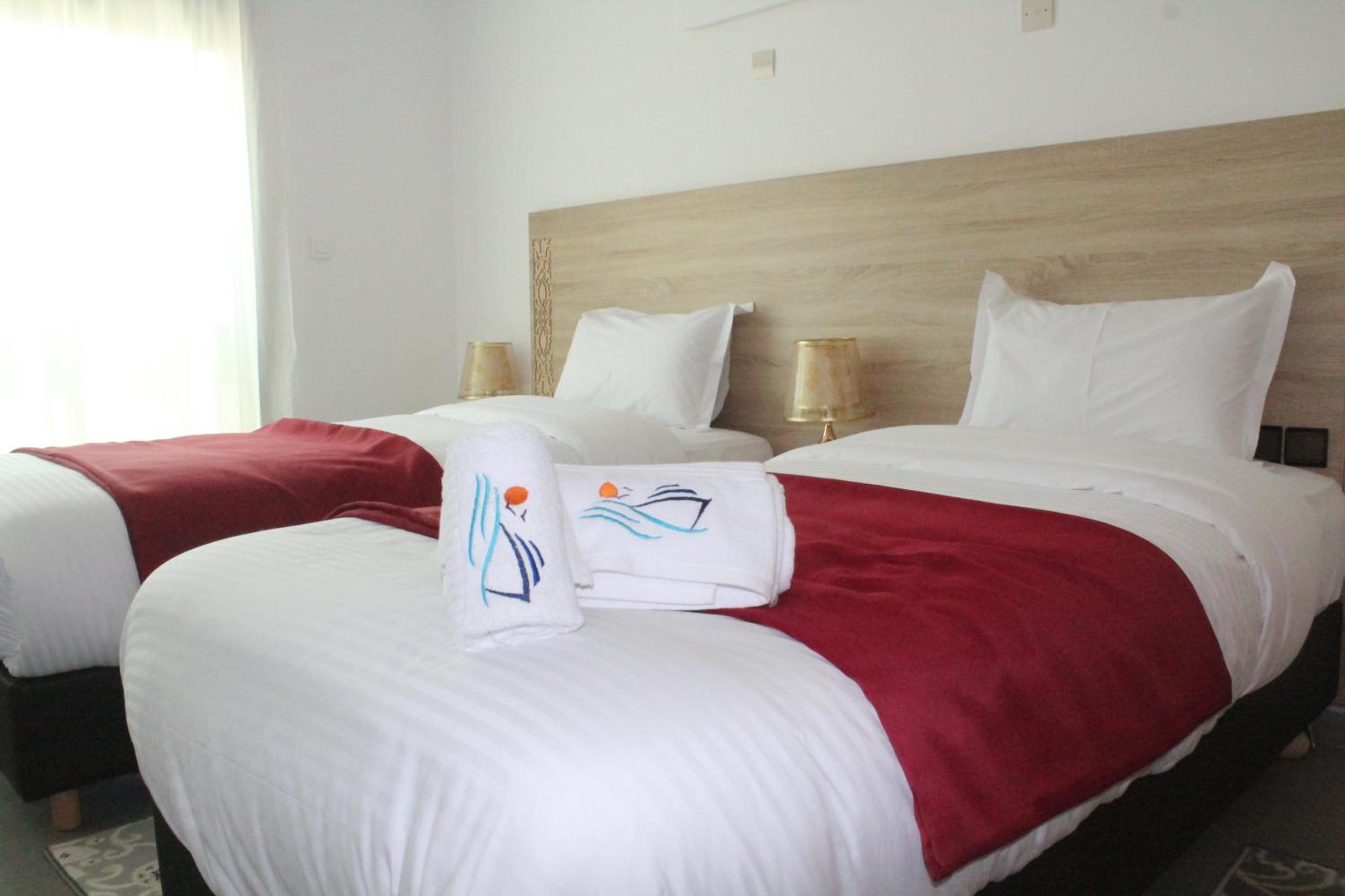 Standard Twin Room with Sea View - Photo 4