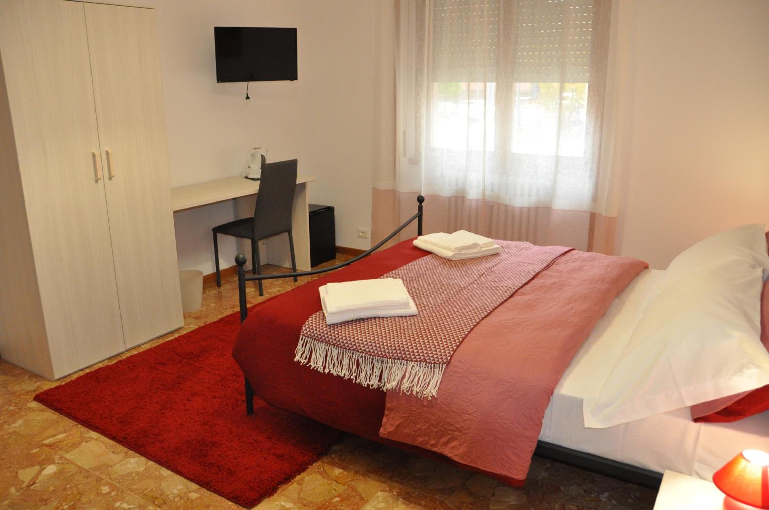 Double Room with Private External Bathroom photo 3