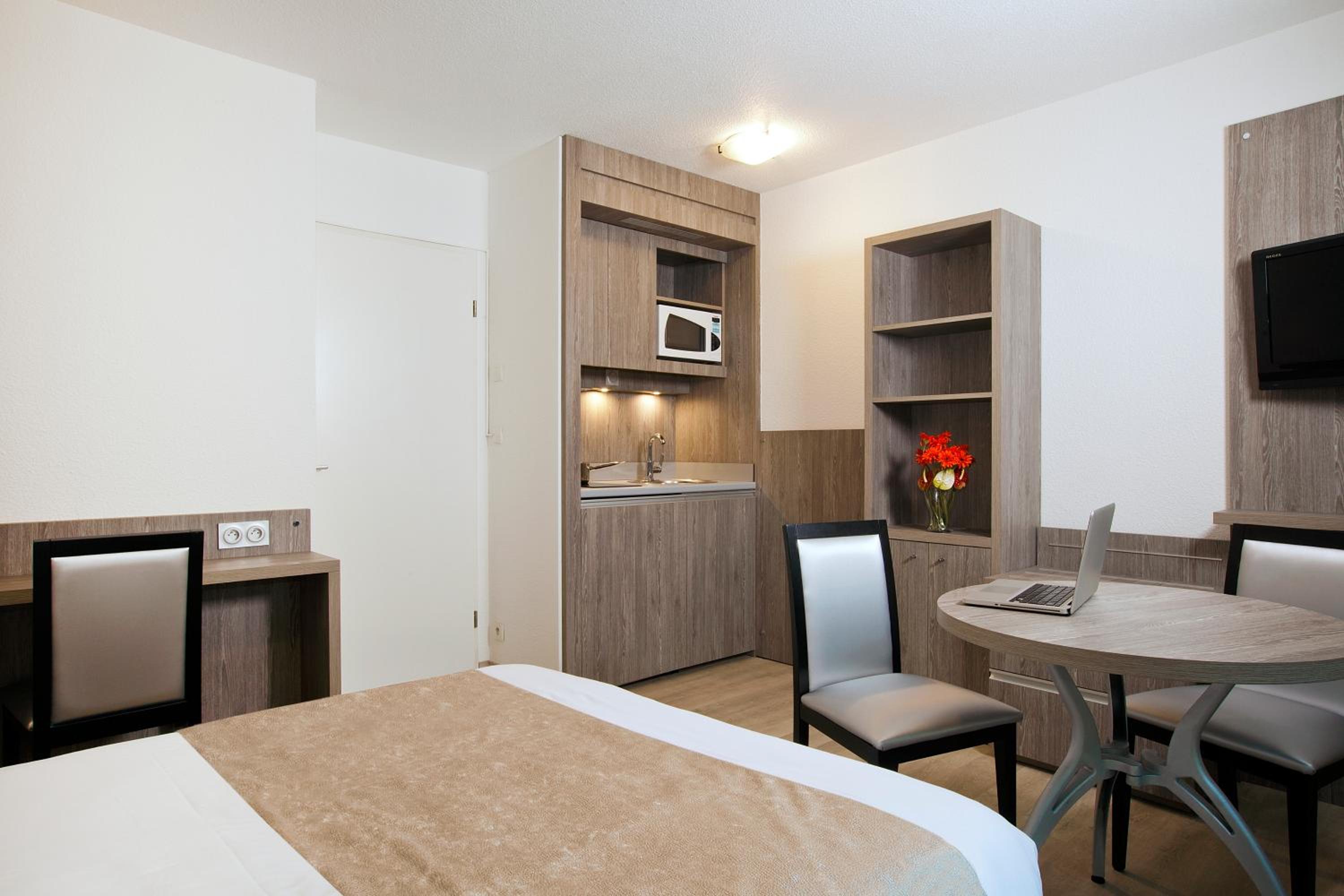 Studio (2 Adults) - Photo 7