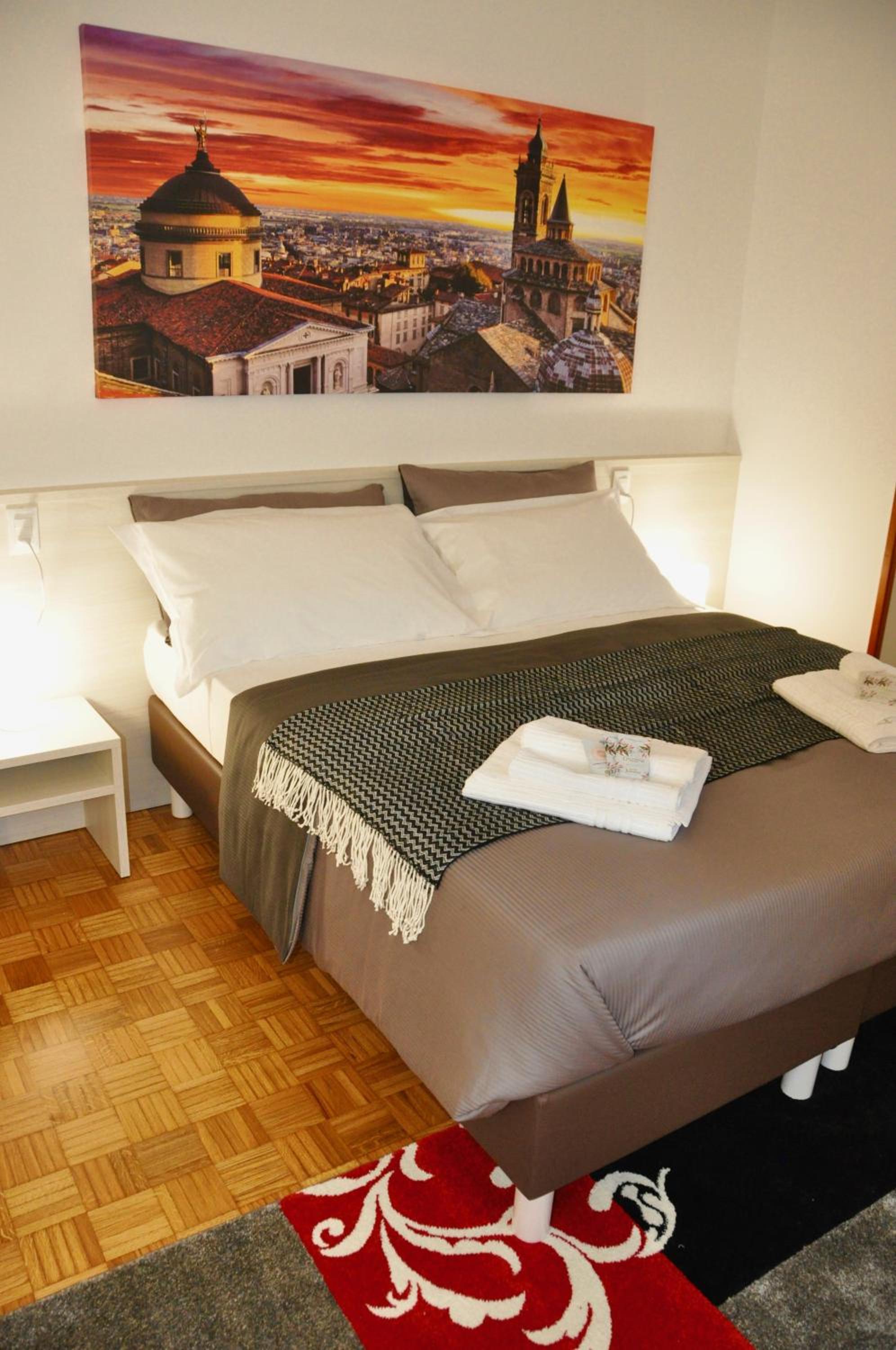 Double or Twin Room with Private Bathroom photo 2