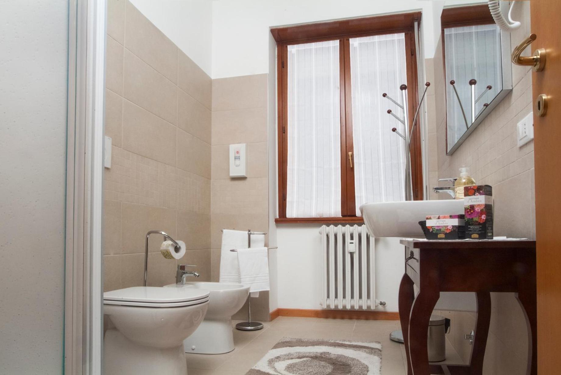Double or Twin Room with Private Bathroom photo 3
