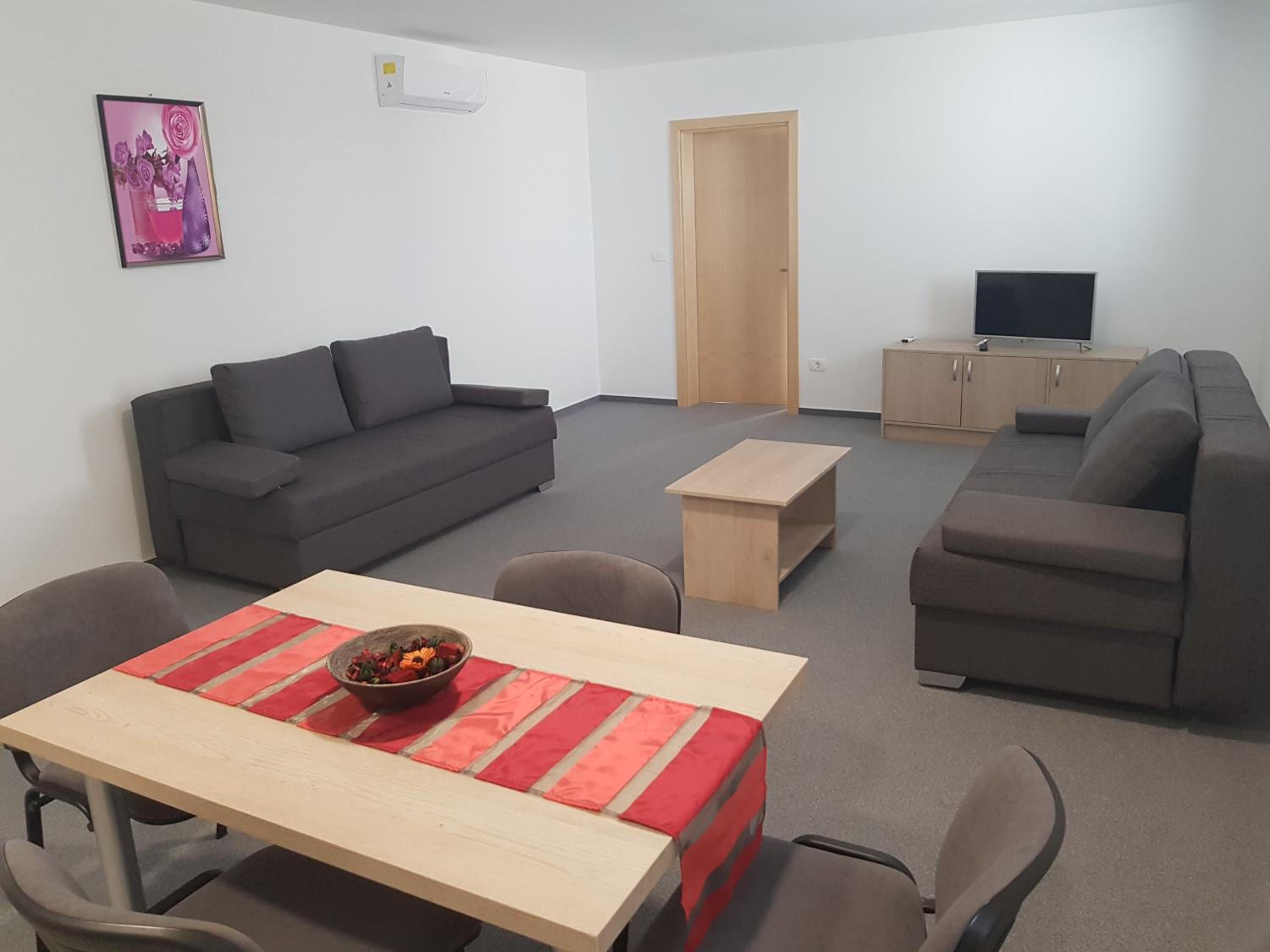 One-Bedroom Apartment - Photo 5