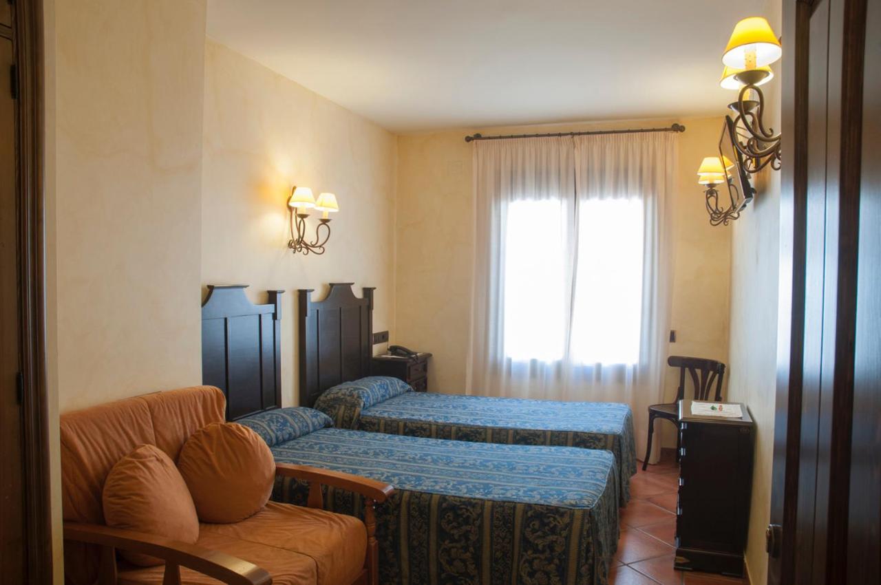 Double Room - Photo 5