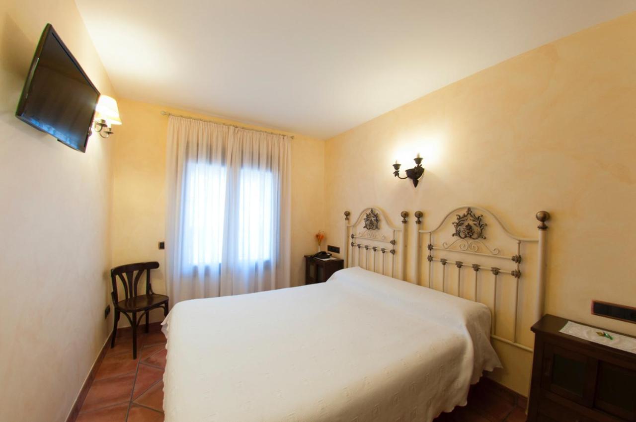 Double Room - Photo 9