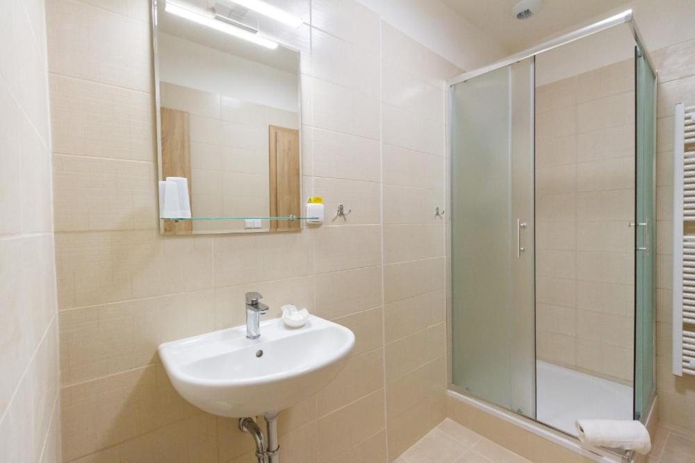 Double Room - Photo 18