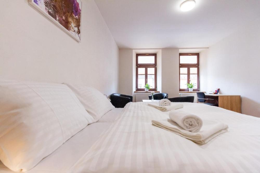 Double Room - Photo 9