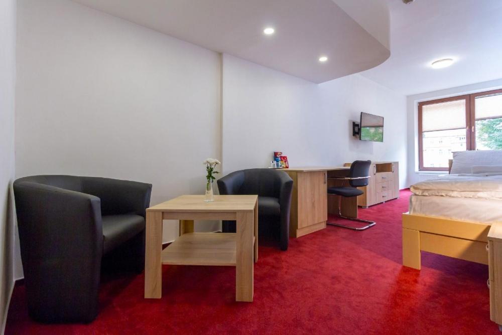 Twin Room - Photo 10