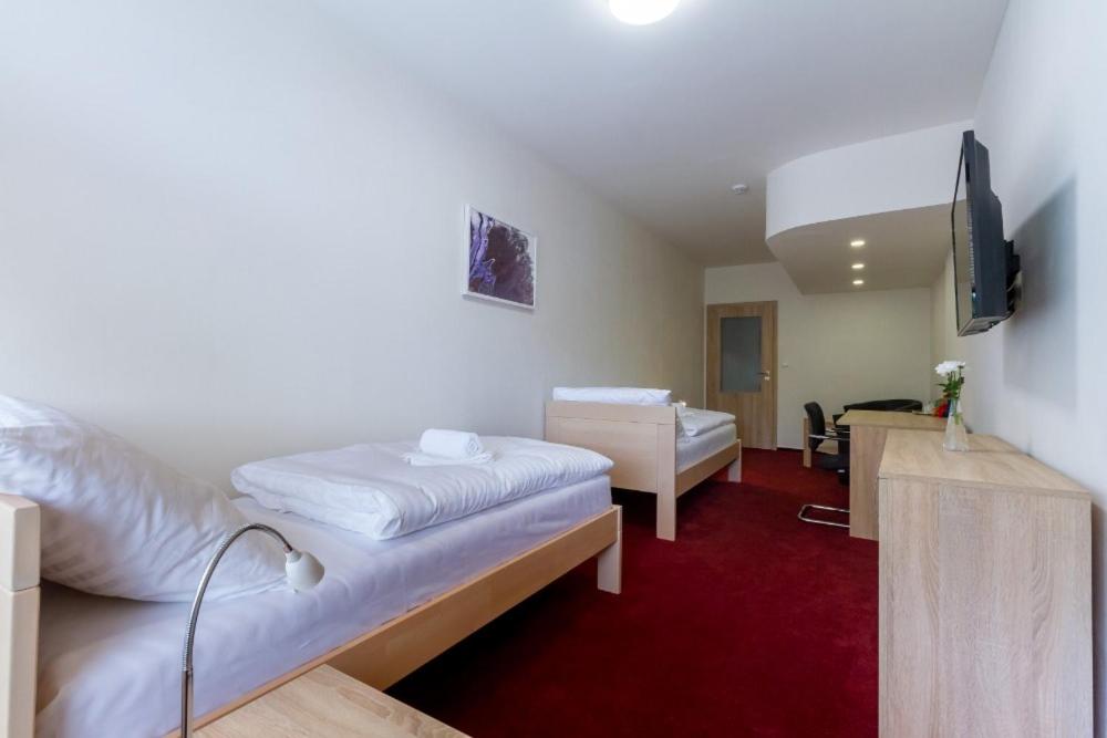 Twin Room - Photo 2