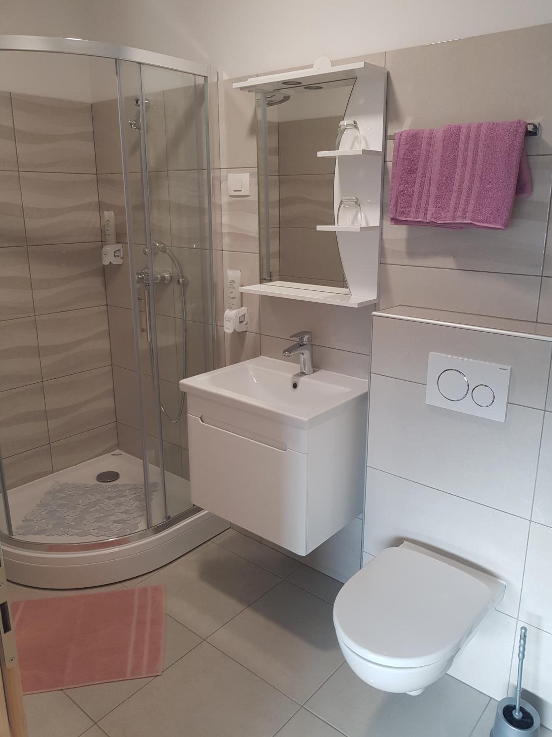 Twin Room with Private Bathroom - Photo 3