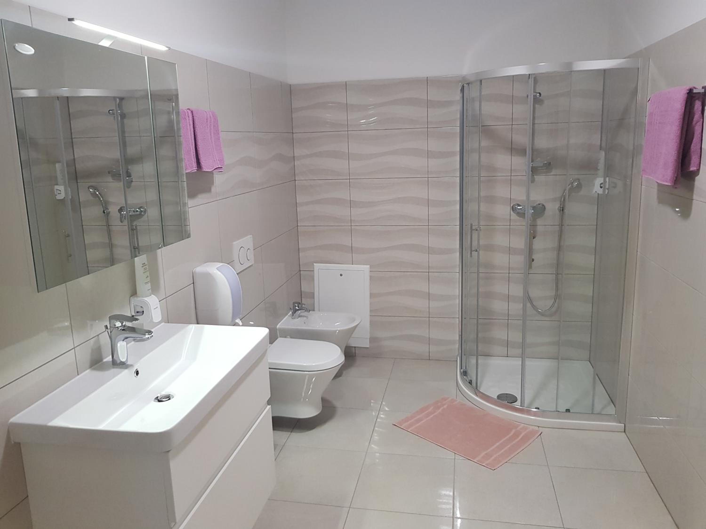 One-Bedroom Apartment - Photo 3