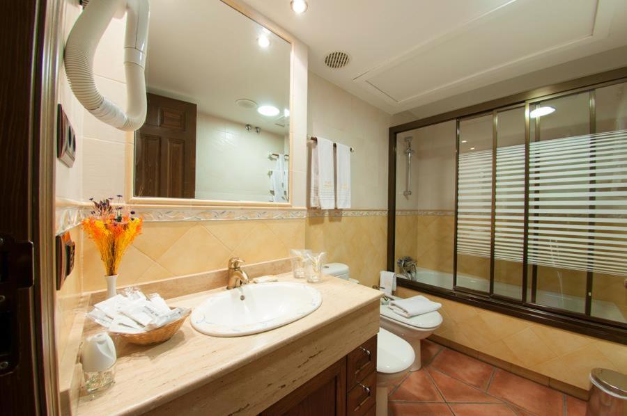 Double Room - Photo 6