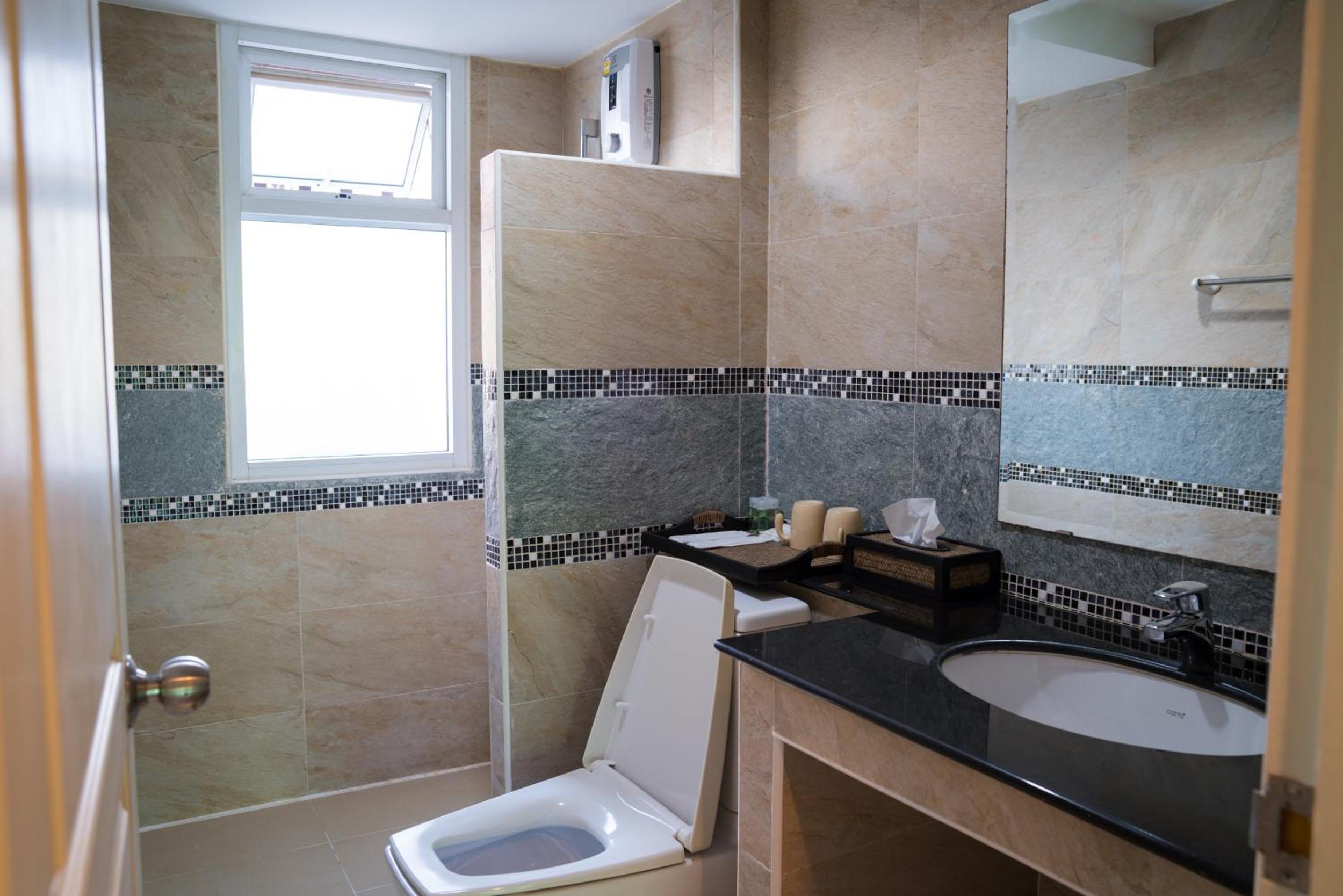 Standard Queen Room - Photo 5