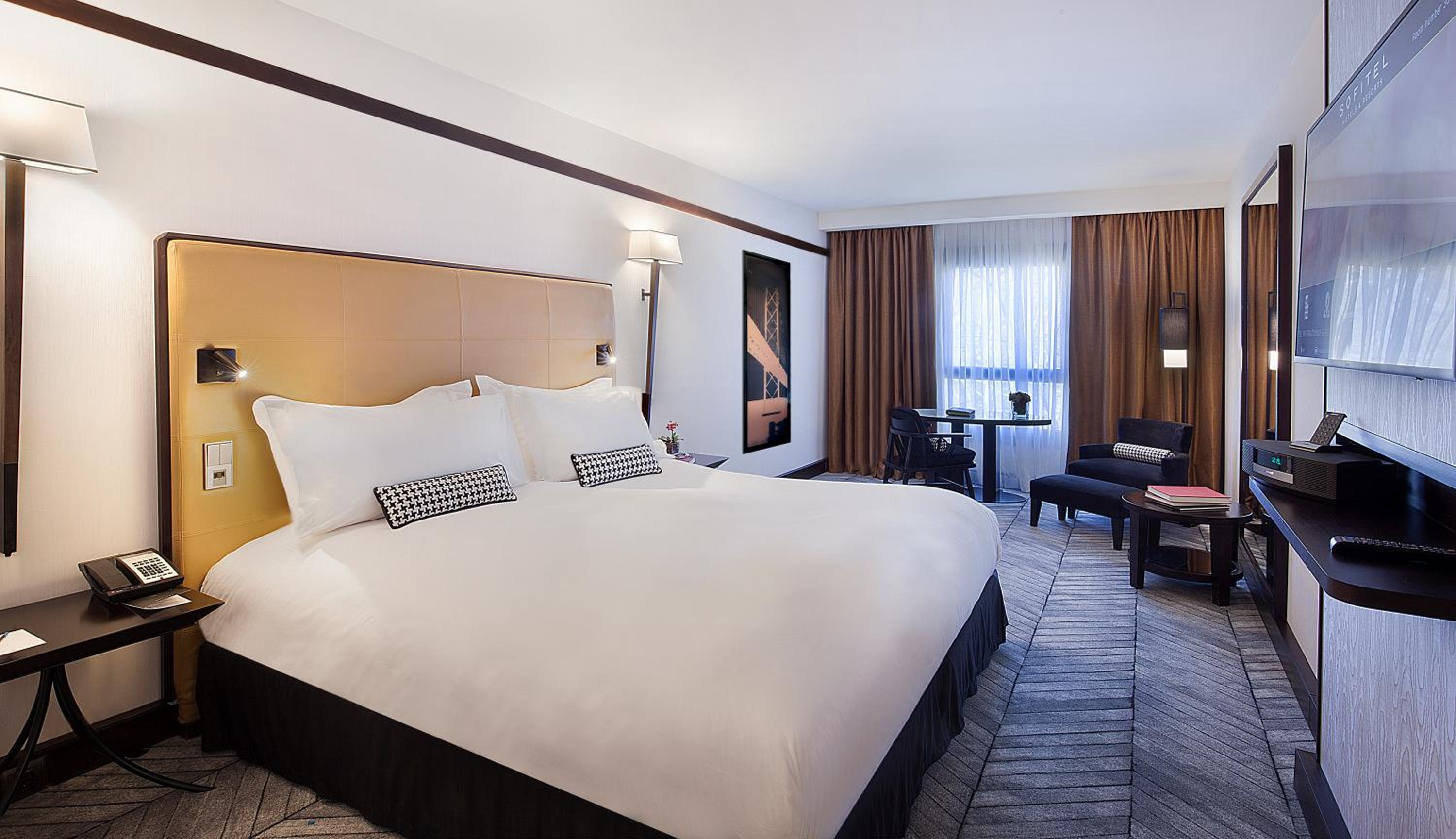 Luxury King Room - Photo 4