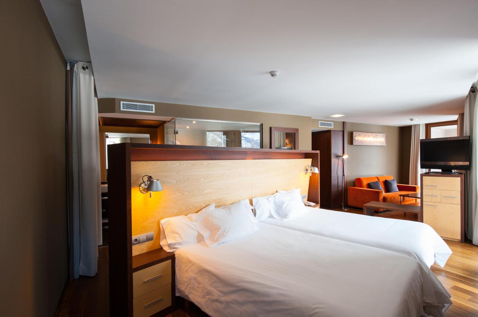 Junior Suite with Fireplace - Photo 20