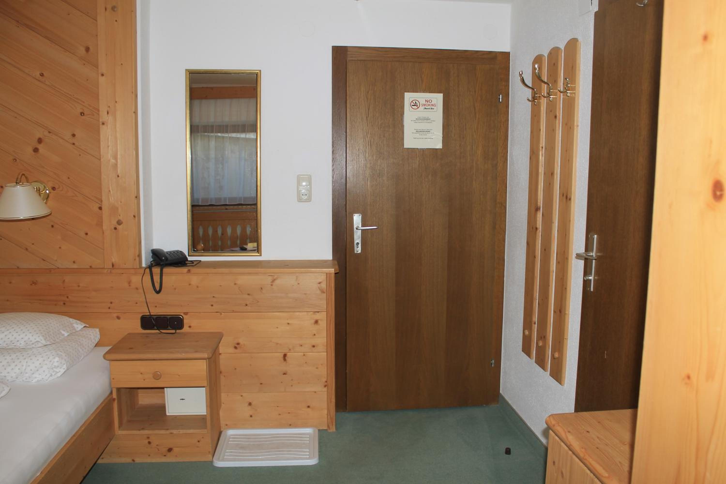 Single Room Without Balcony photo 3