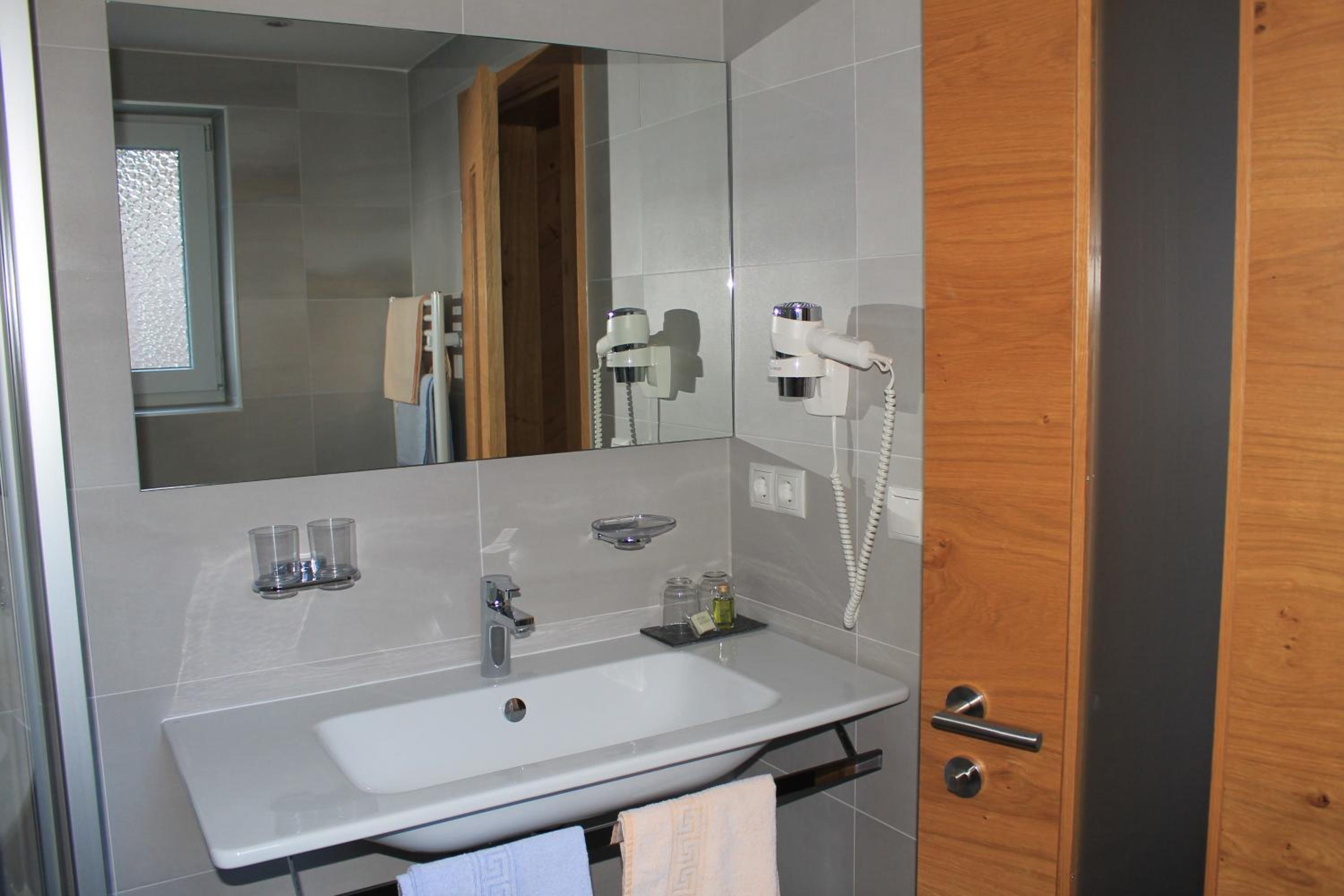 Small double room without balcony photo 2