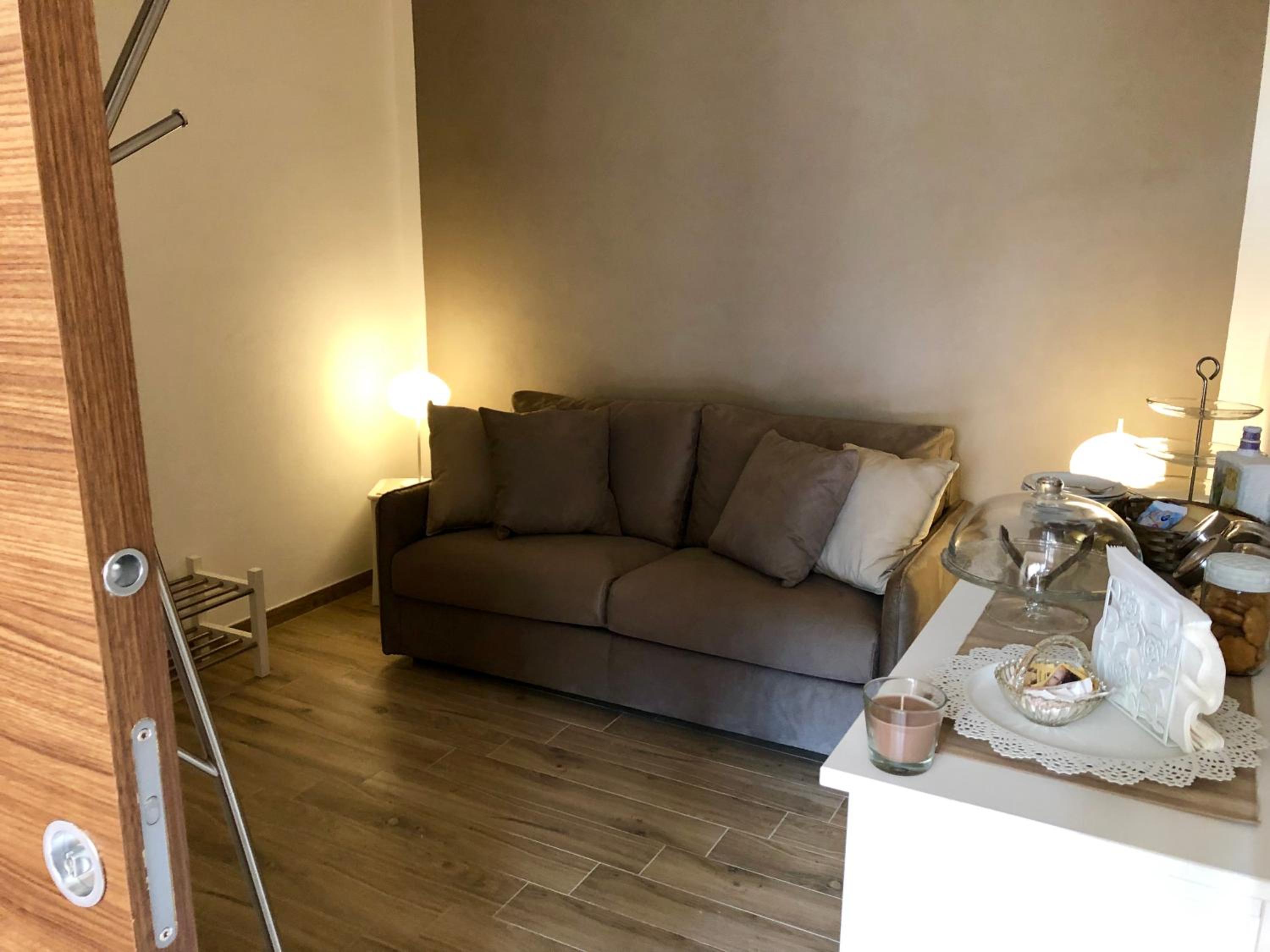 Deluxe Suite with Sea View - Photo 39