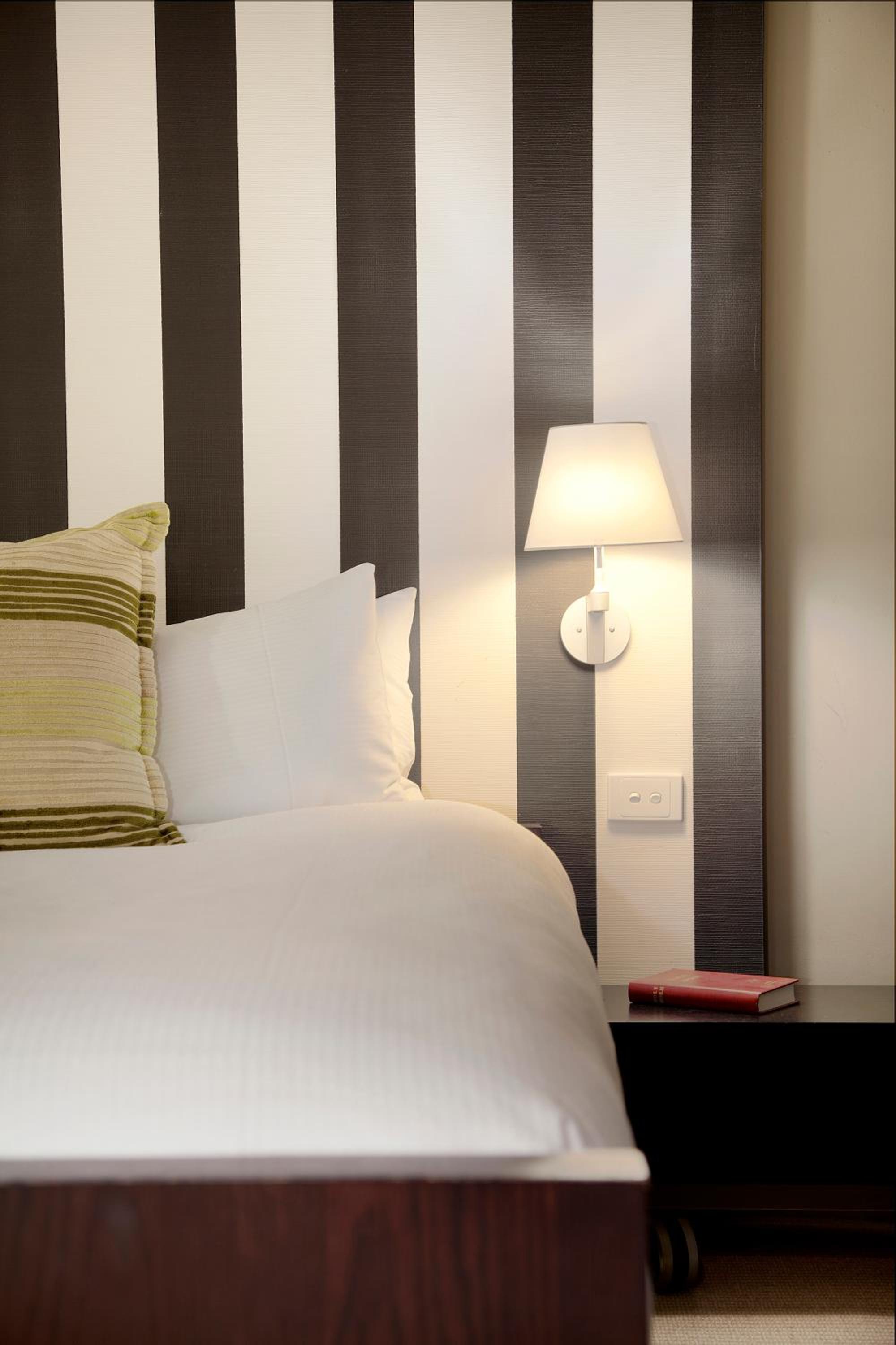 Heritage Room - Queen Bed - Includes Breakfast, Historic Werribee Mansion Tour and Parking - Photo 4