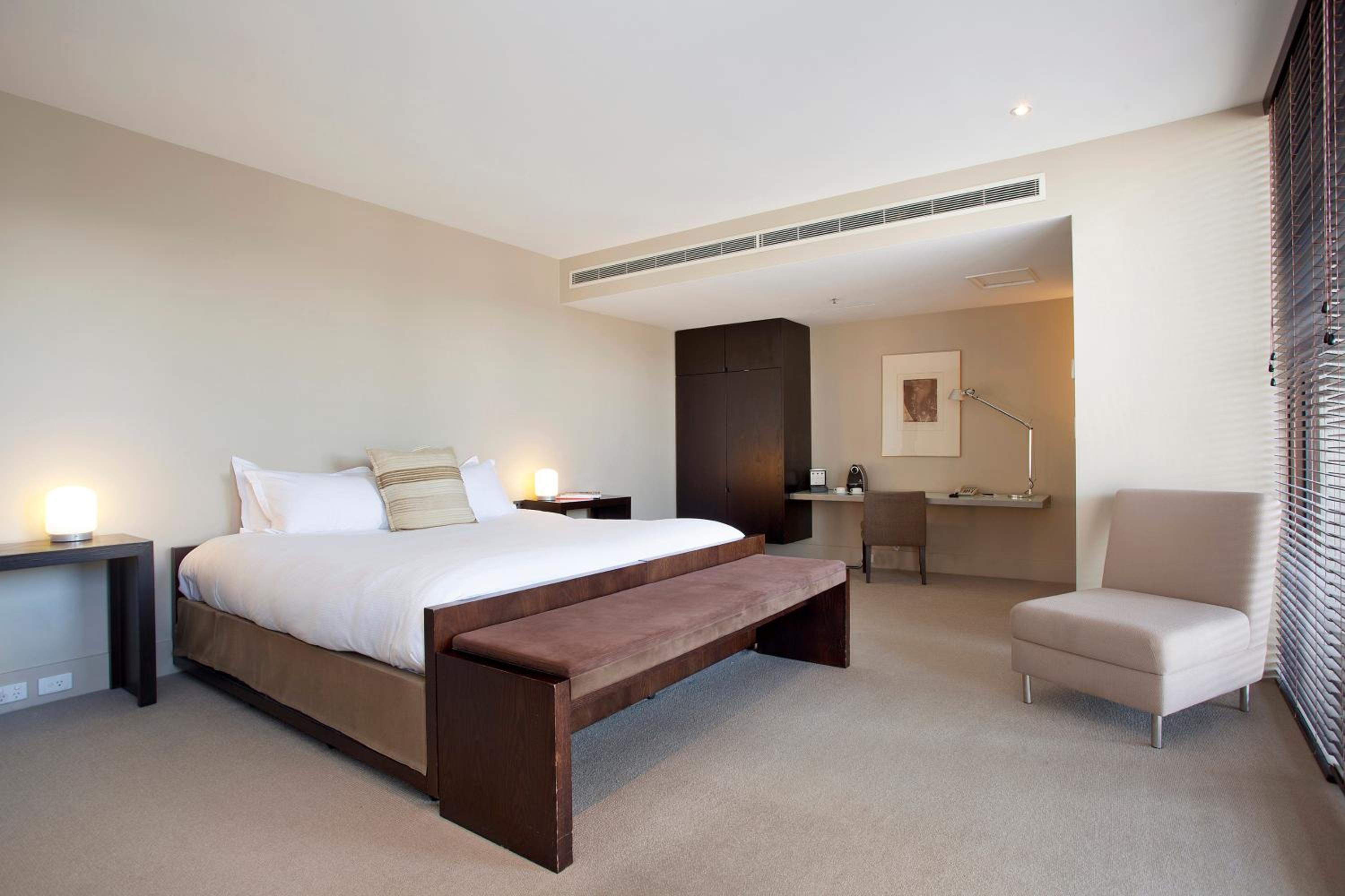 Superior Room - King or Twin Beds - Includes Breakfast, Historic Werribee Mansion Tour and Parking - Photo 1