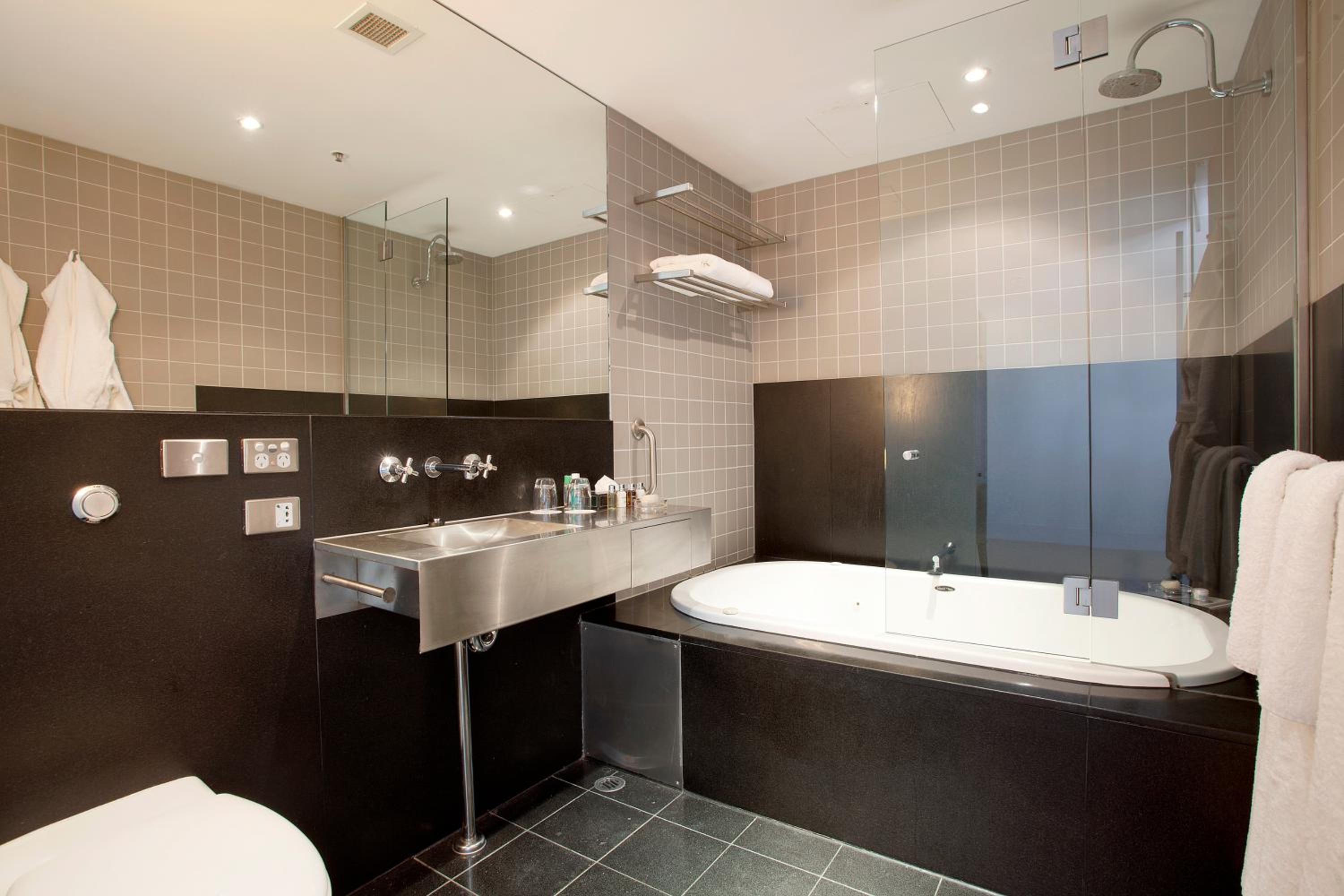 Superior Room - King or Twin Beds - Includes Breakfast, Historic Werribee Mansion Tour and Parking - Photo 2