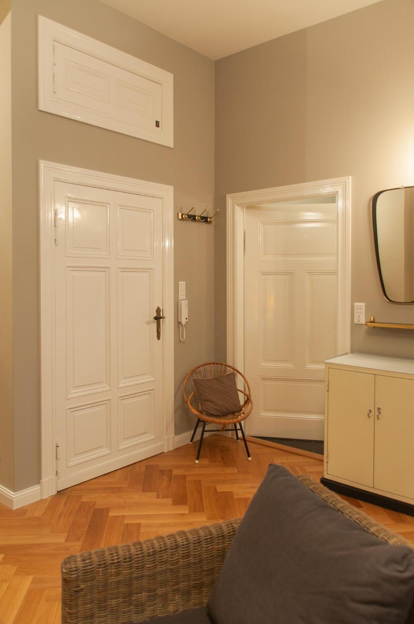 Studio Apartment photo 1