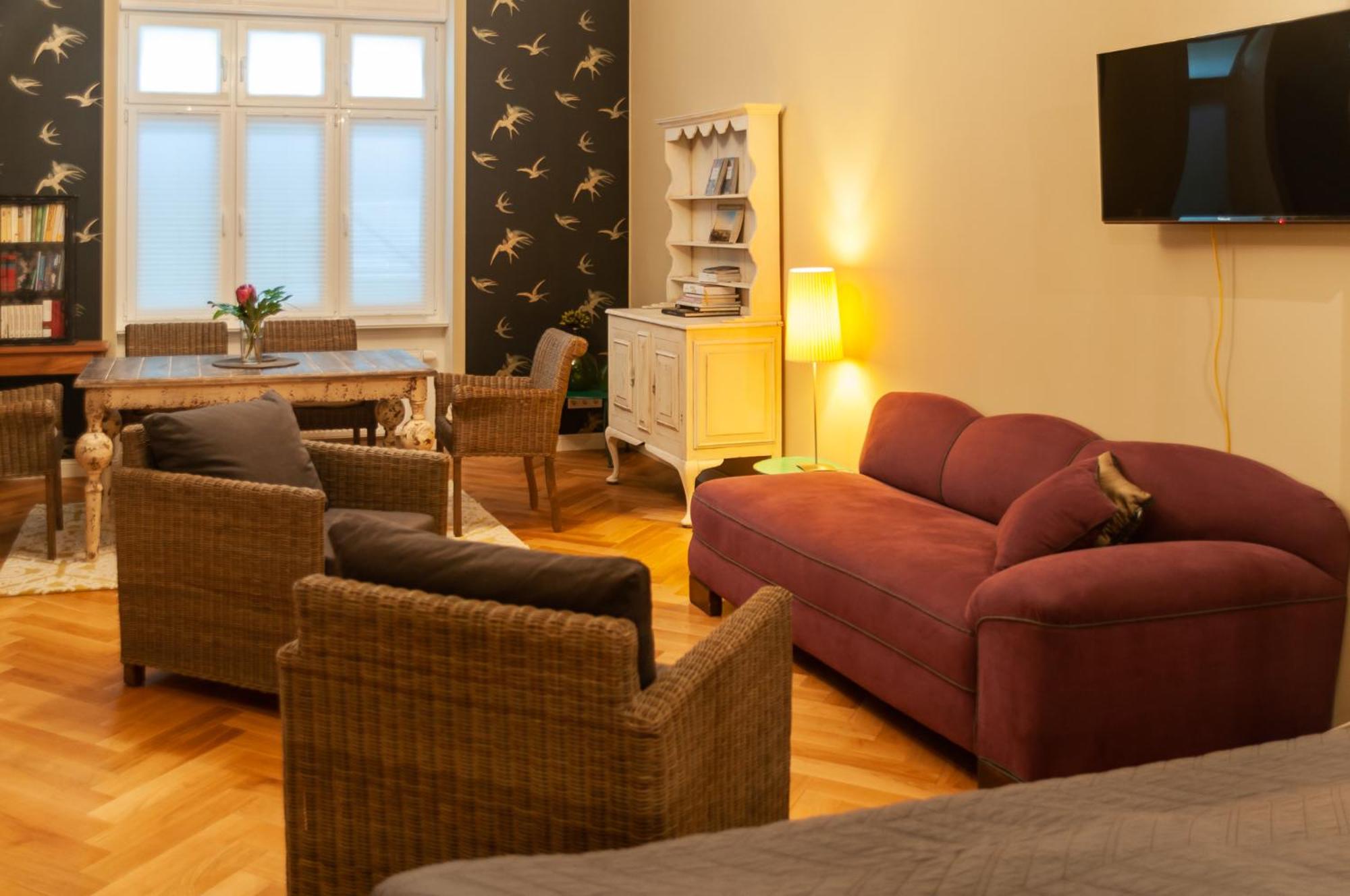 Studio Apartment photo 2