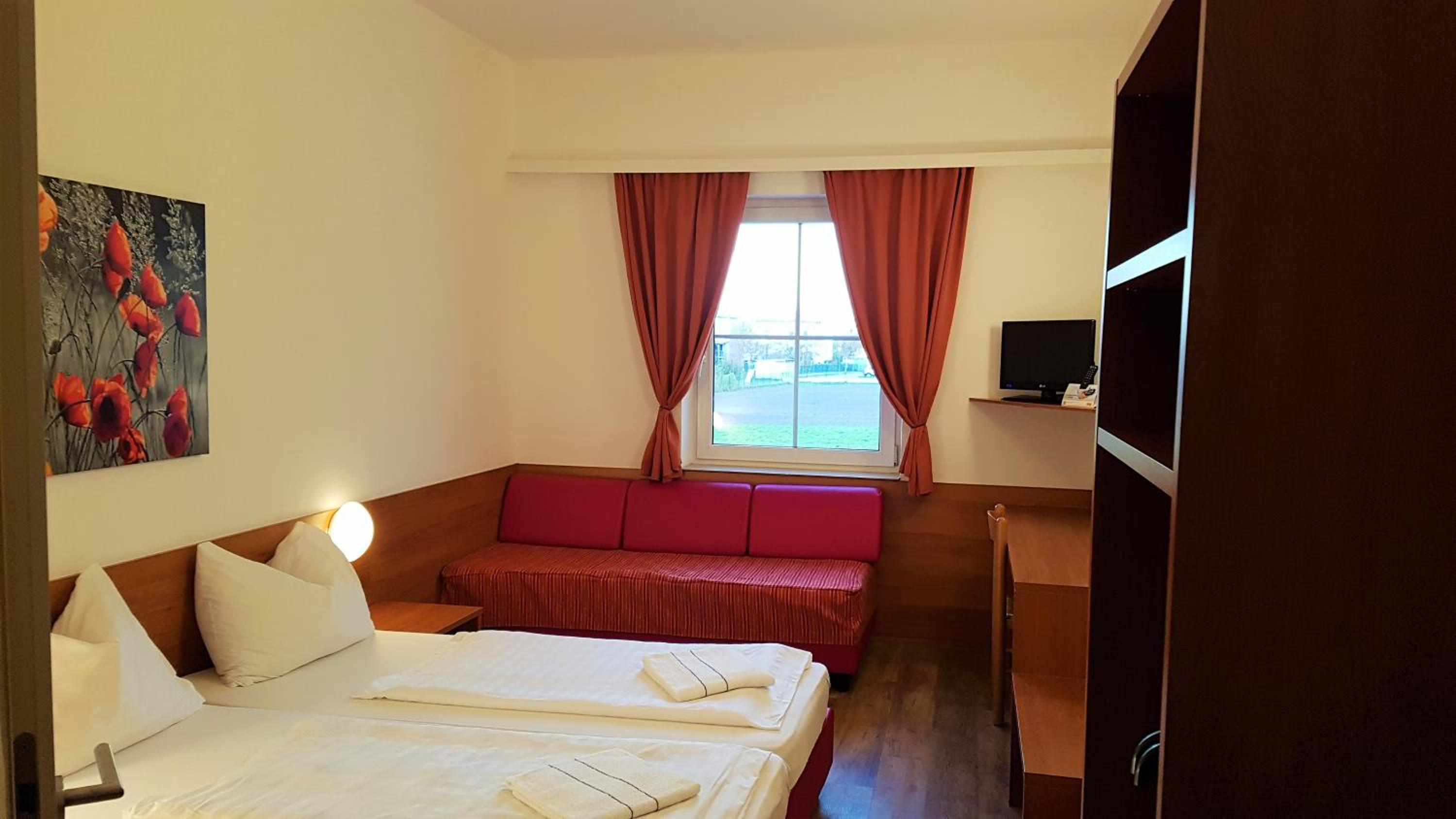 Double or Twin Room photo 3