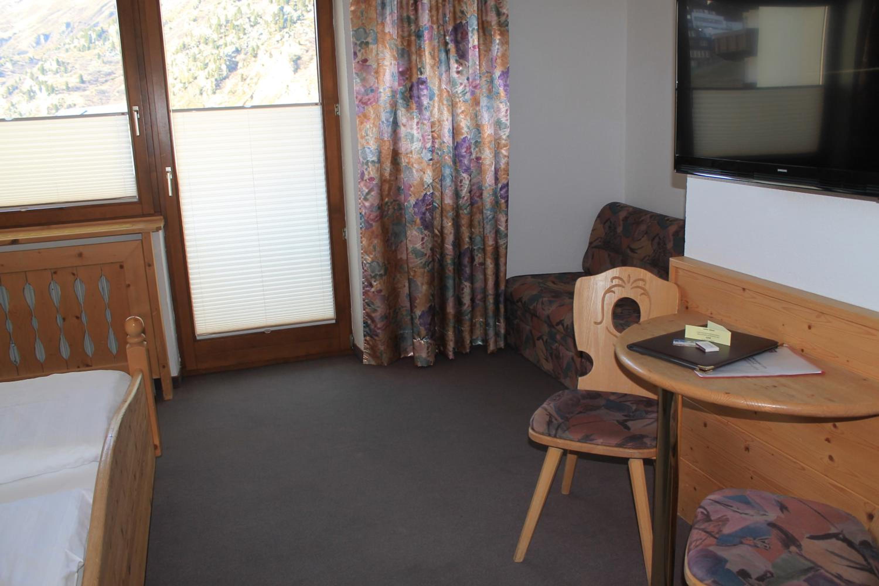Deluxe Double Room with Balcony photo 2