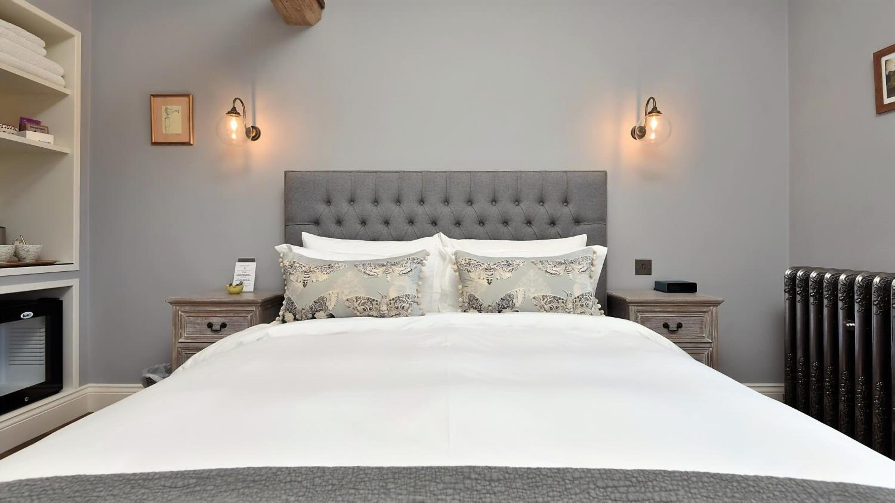 Deluxe King Room with Luxury Bath photo 3