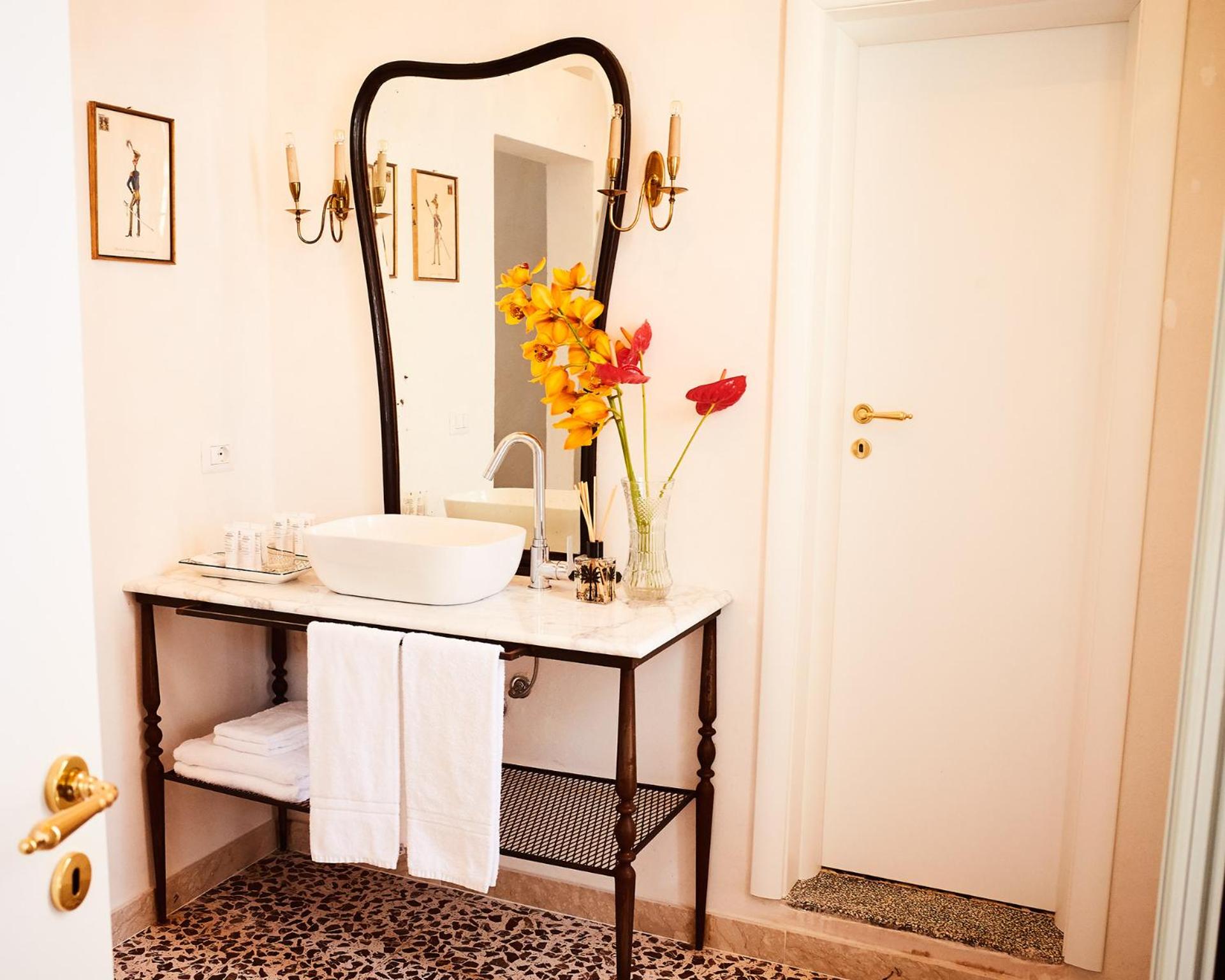 Double Room with Terrace - Photo 4