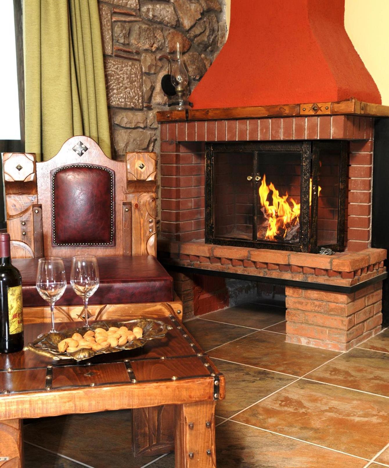 Family Suite with Fireplace photo 3