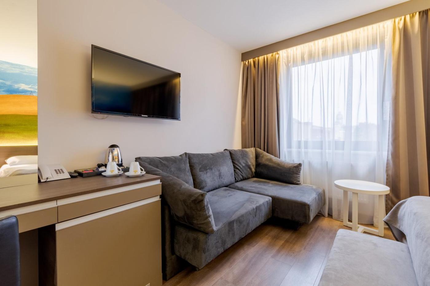 Deluxe King Room photo 1