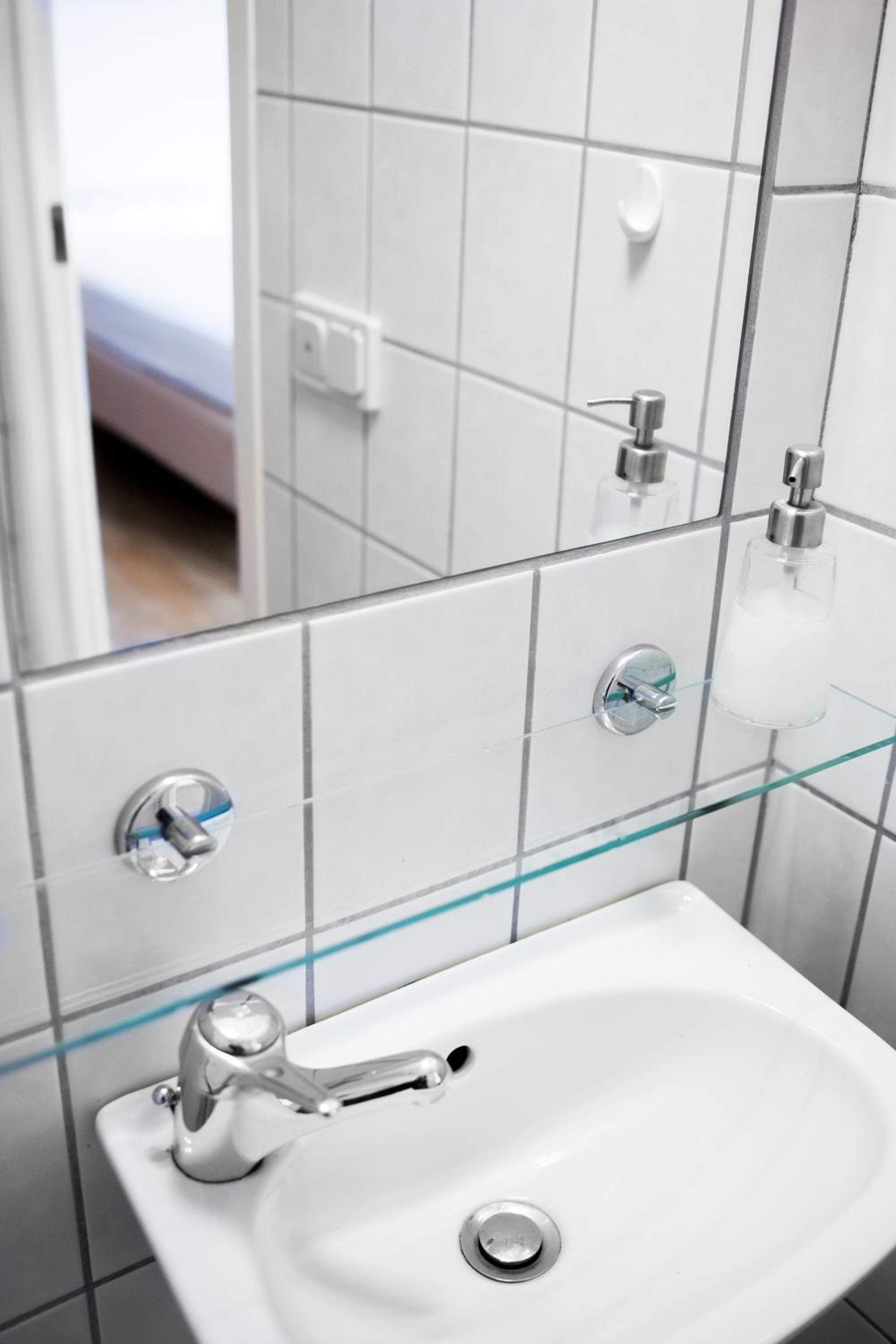 Standard Double or Twin Room - Photo 11