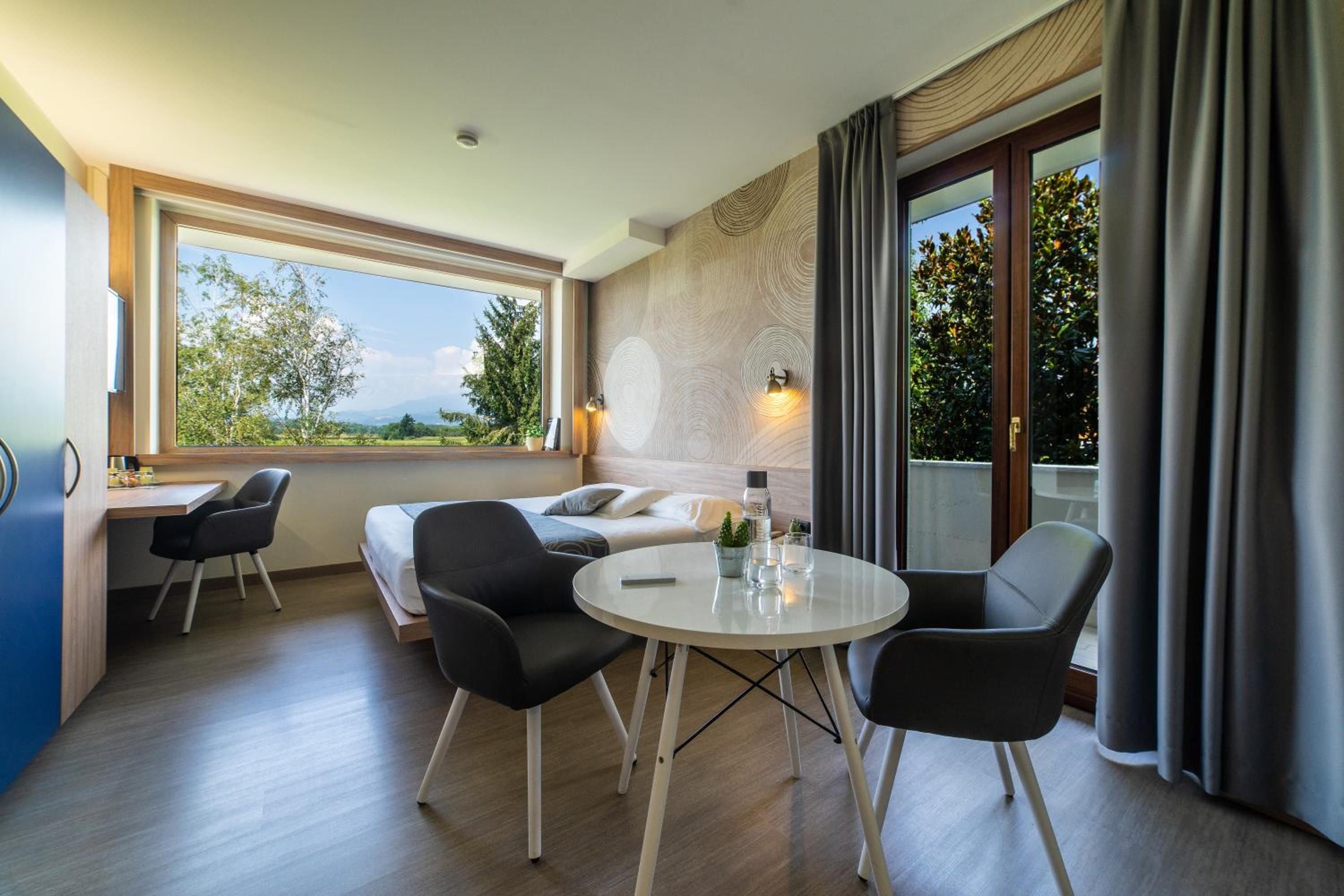 Junior Suite with Mountain View - Photo 1