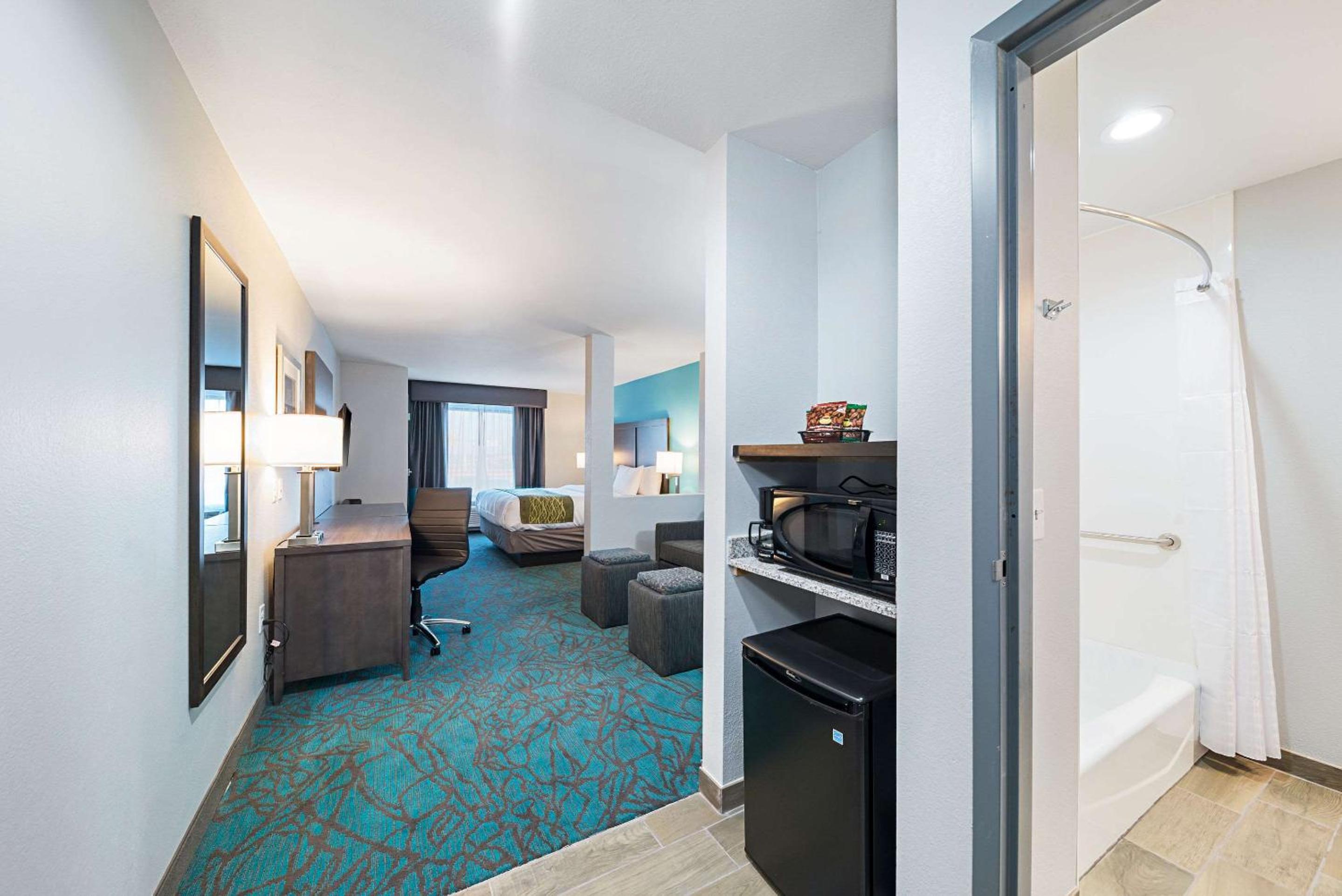 King Suite - Accessible/Non-Smoking photo 1