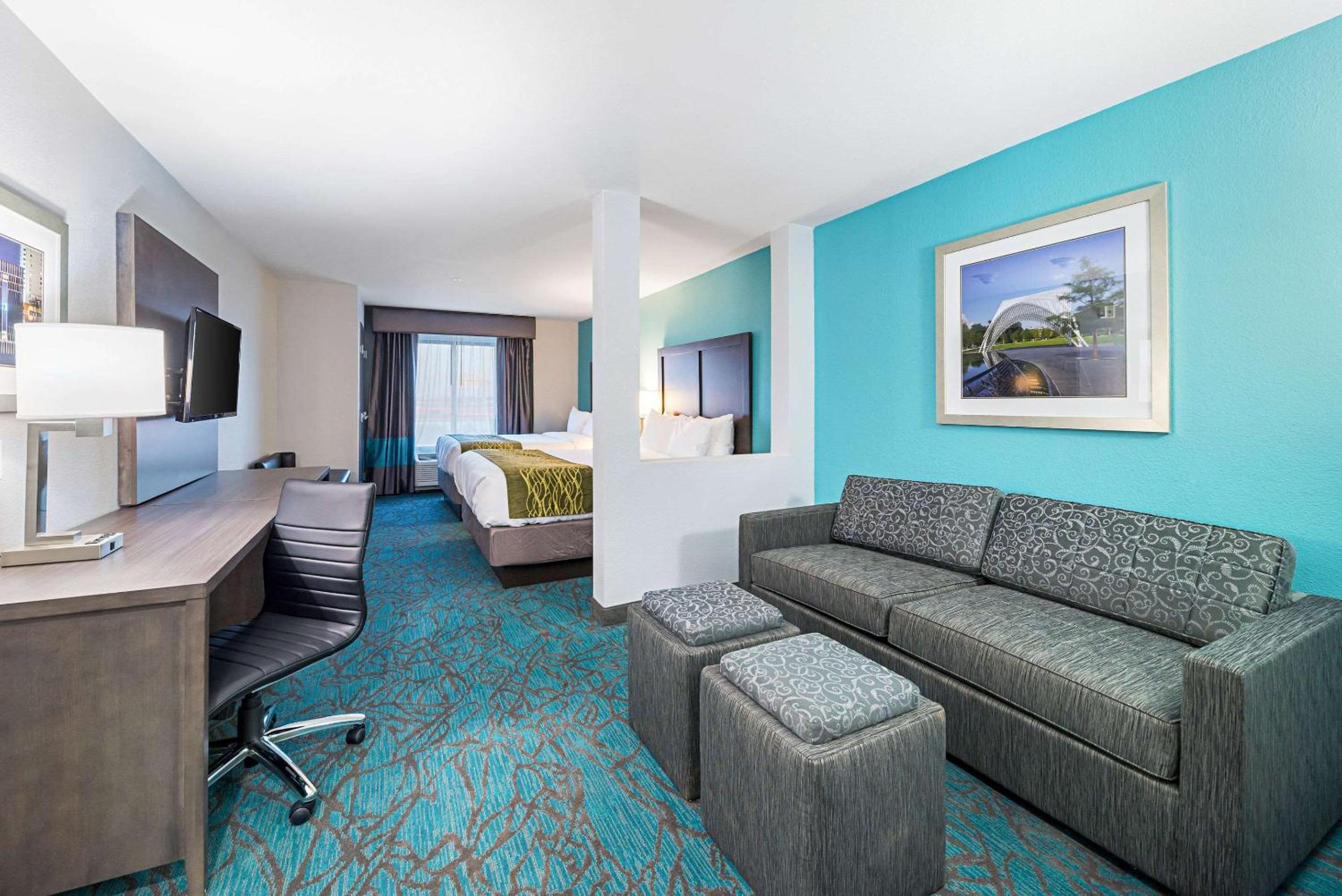 Suite with Two Queen Beds photo 1